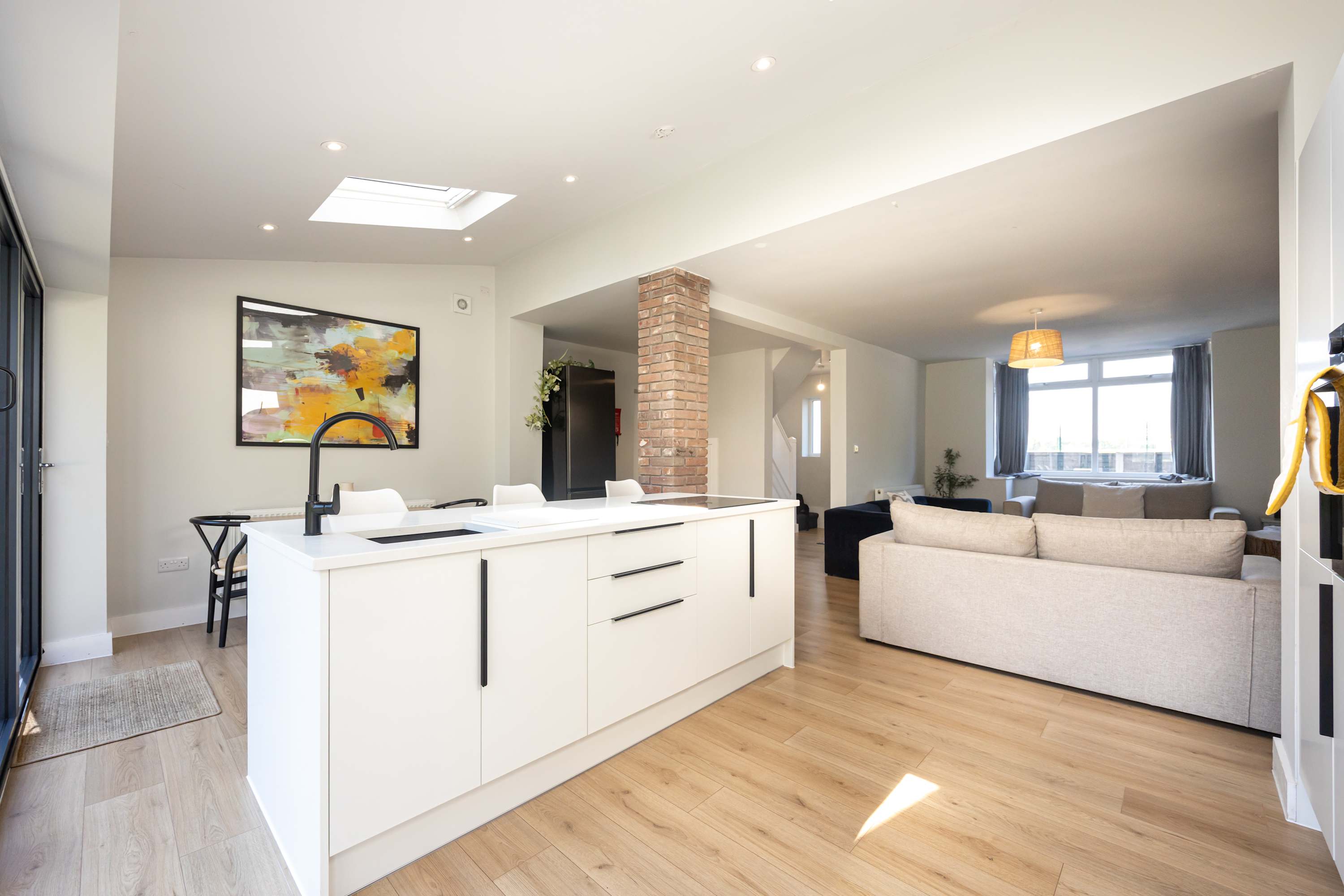 Modern home in Droylsden Mcr| Private Parking in Manor Road M43 6QD - Property image 25 - VivreStays