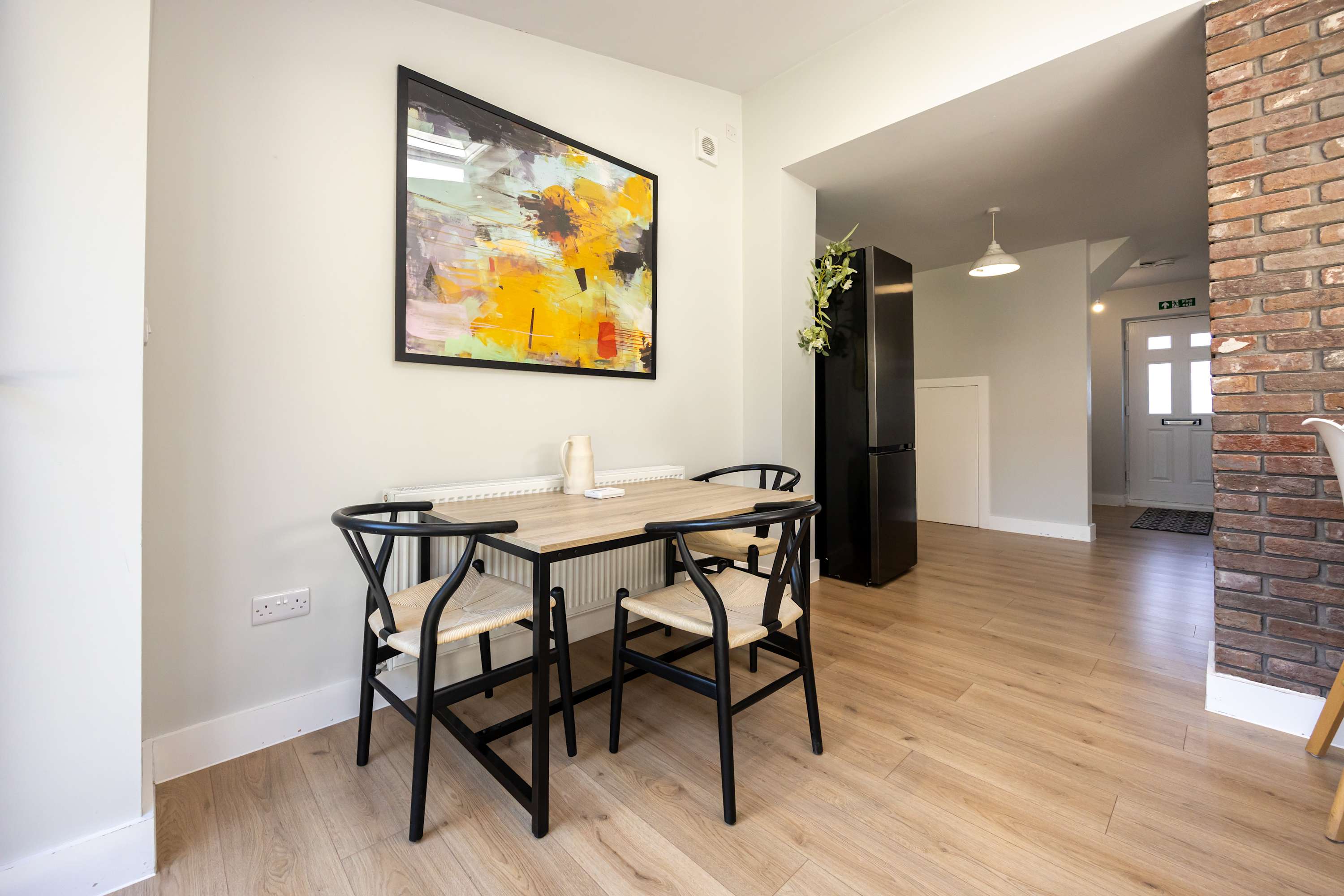 Modern home in Droylsden Mcr| Private Parking in Manor Road M43 6QD - Property image 26 - VivreStays