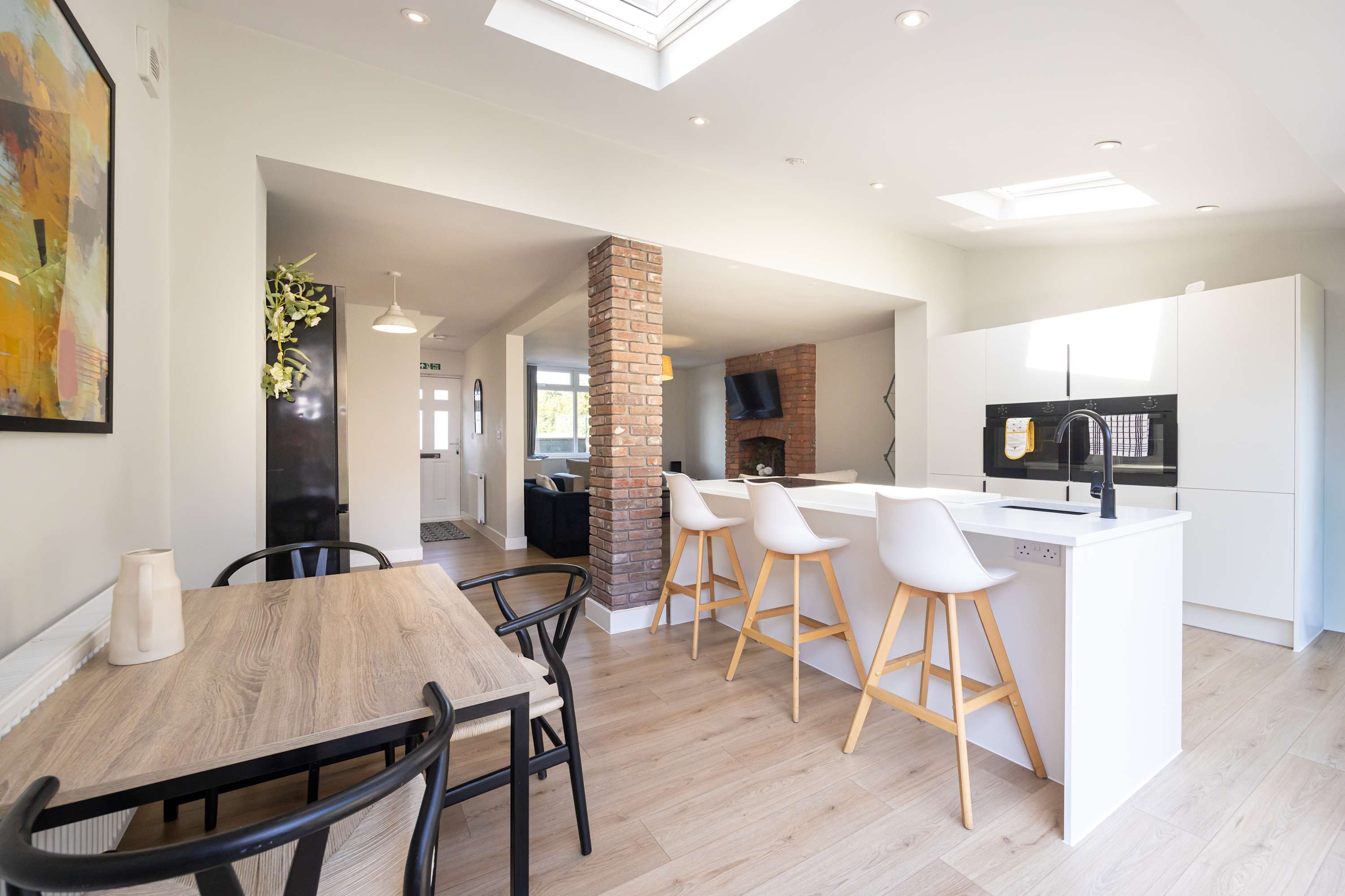 Modern home in Droylsden Mcr| Private Parking in Manor Road M43 6QD - Property image 27 - VivreStays