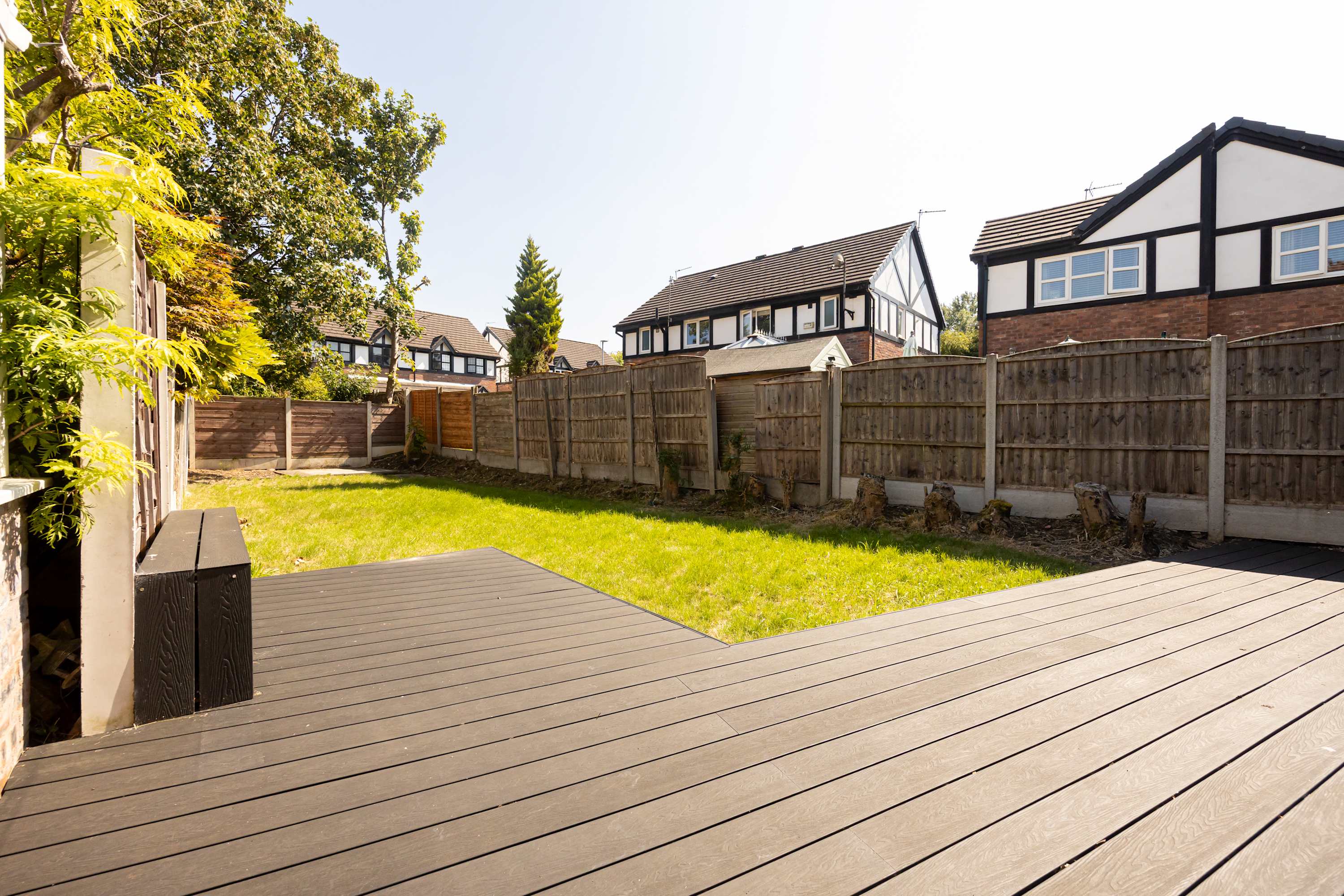 Modern home in Droylsden Mcr| Private Parking in Manor Road M43 6QD - Property image 36 - VivreStays