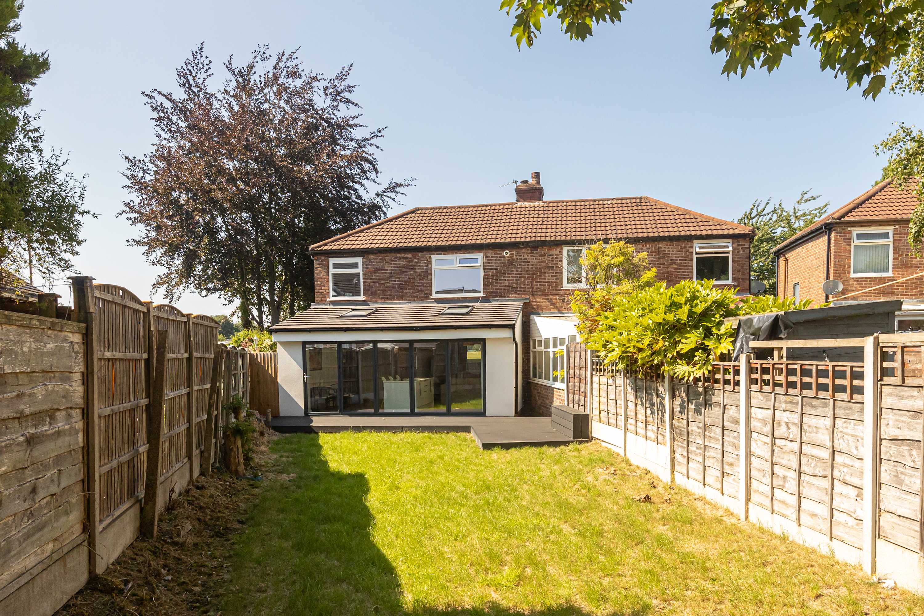 Modern home in Droylsden Mcr| Private Parking in Manor Road M43 6QD - Property image 35 - VivreStays