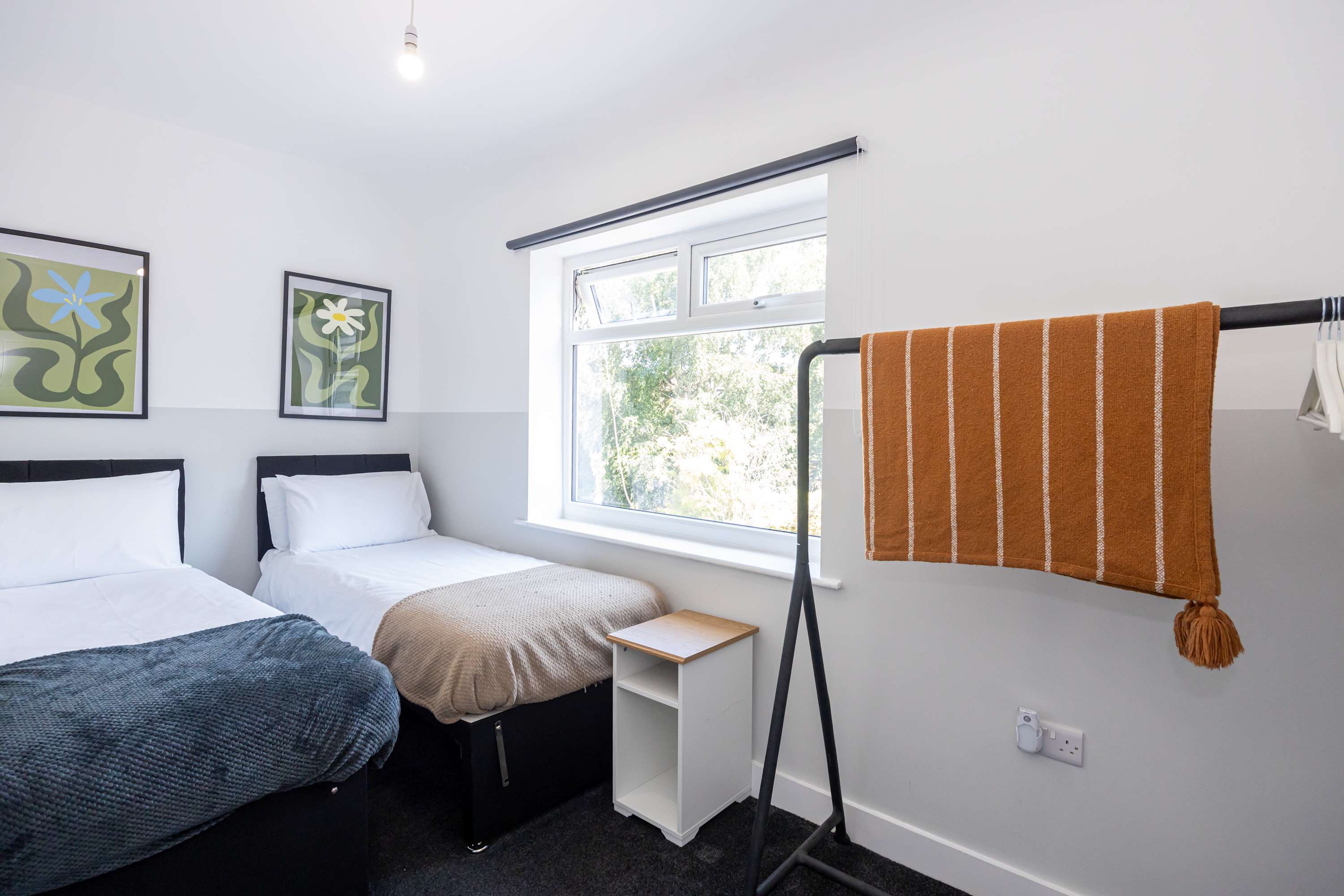 Modern home in Droylsden Mcr| Private Parking in Manor Road M43 6QD - Property image 33 - VivreStays