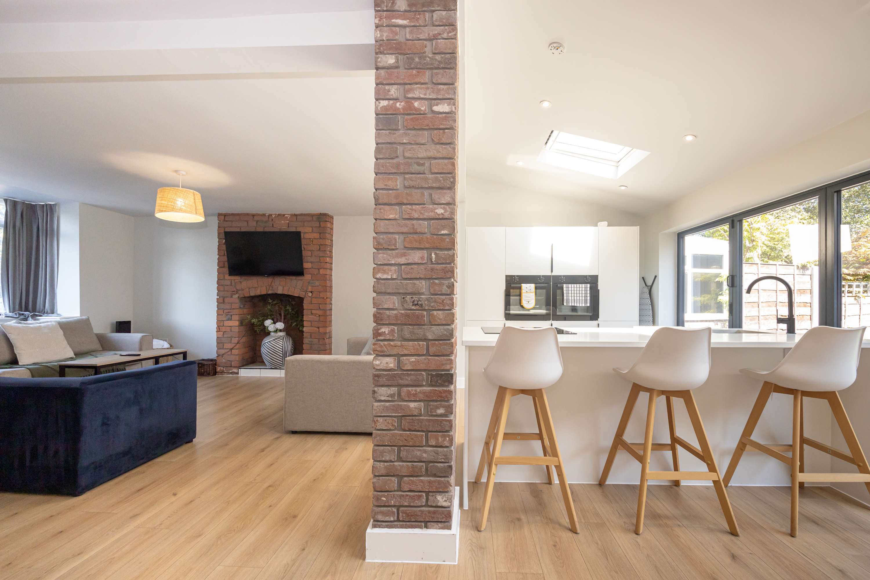 Modern home in Droylsden Mcr| Private Parking in Manor Road M43 6QD - Property image 31 - VivreStays