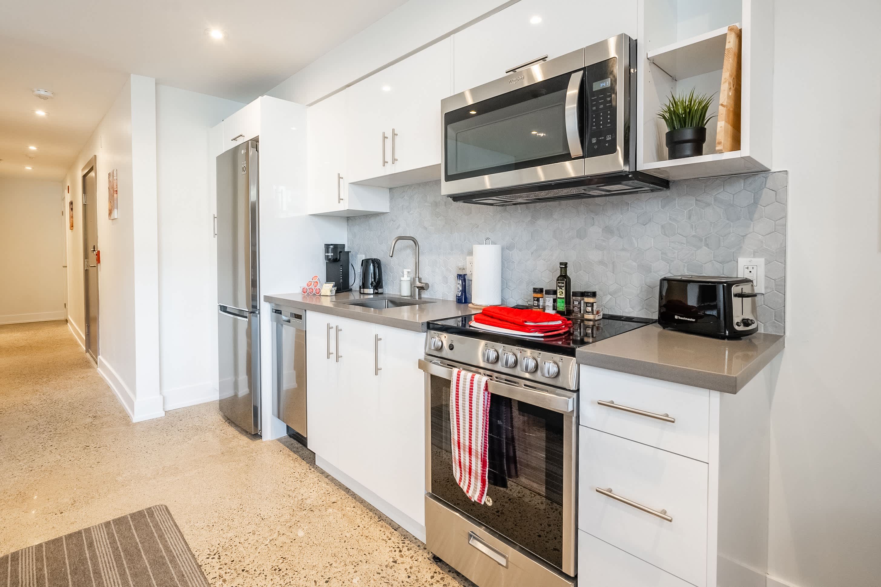 Fully equipped kitchen with appliances