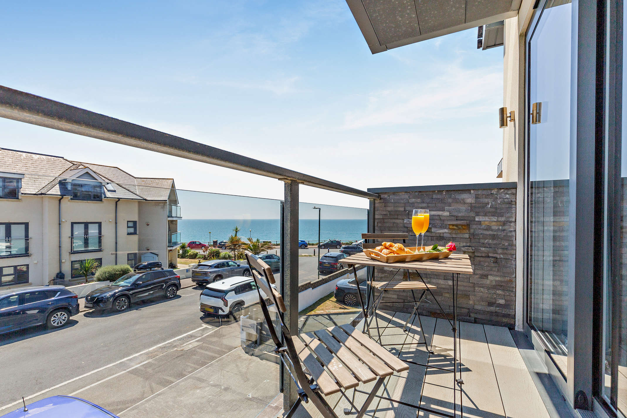 Ocean View Beach Apartment with Balcony & Parking serviced apartment - Bournemouth - VivreStays
