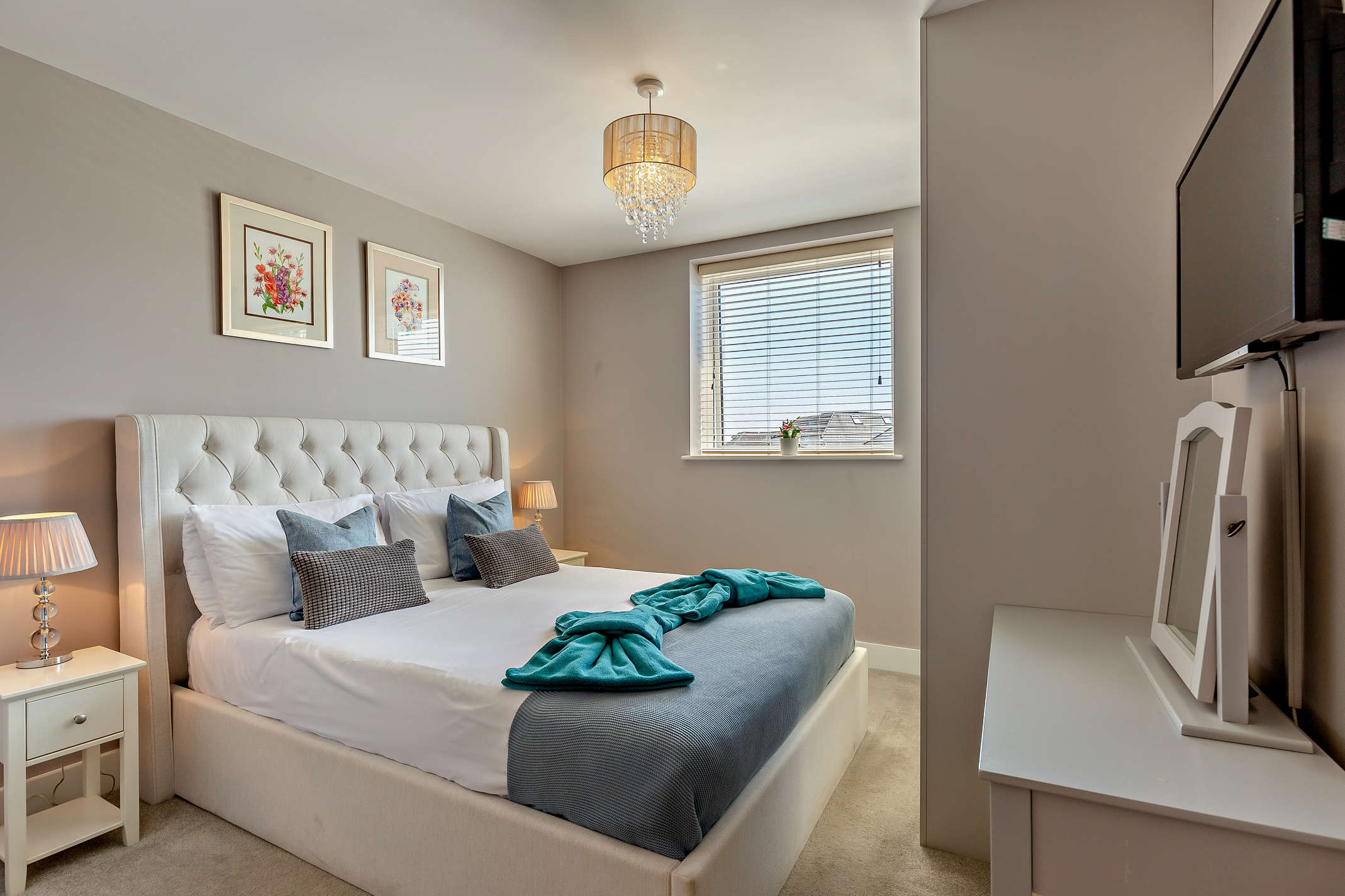 Ocean View Beach Apartment with Balcony & Parking in Warren Edge Close 7 BH6 4AY - Property image 5 - VivreStays