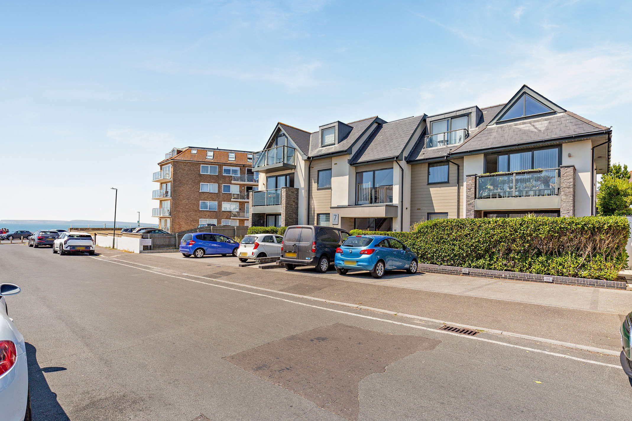 Ocean View Beach Apartment with Balcony & Parking in Warren Edge Close 7 BH6 4AY - Property image 25 - VivreStays