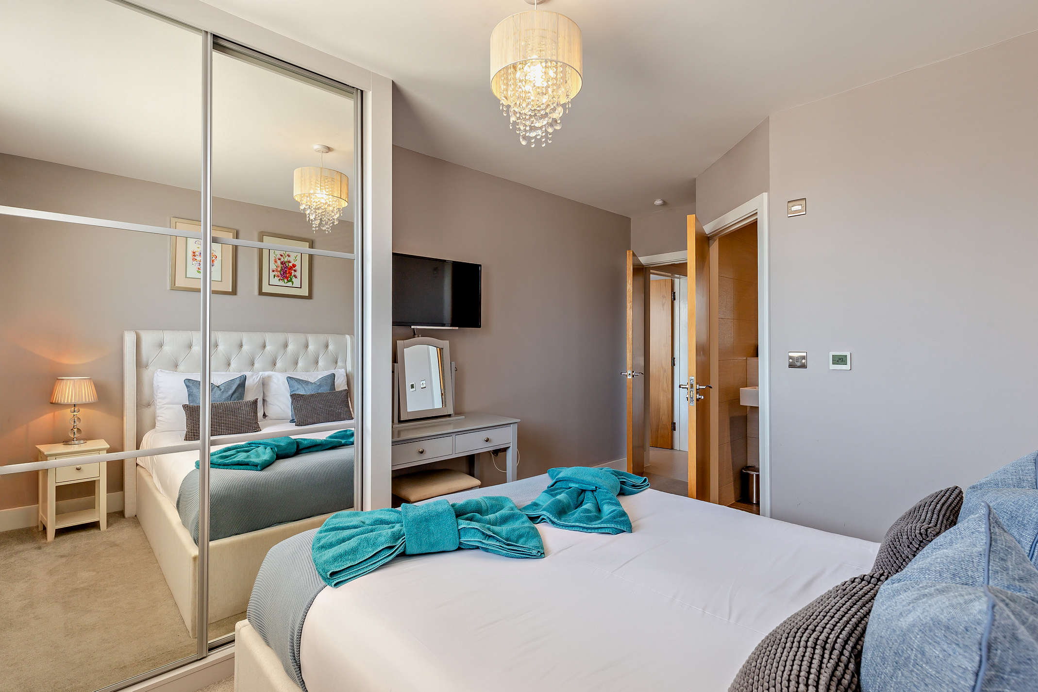 Ocean View Beach Apartment with Balcony & Parking in Warren Edge Close 7 BH6 4AY - Property image 6 - VivreStays