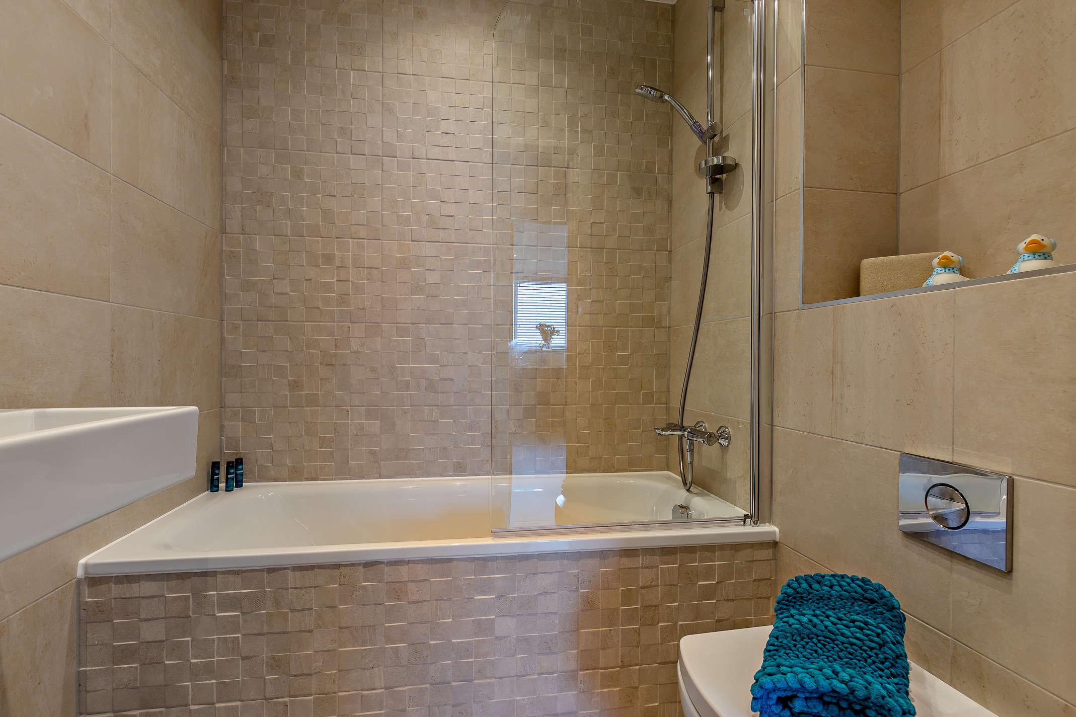 Ocean View Beach Apartment with Balcony & Parking in Warren Edge Close 7 BH6 4AY - Property image 11 - VivreStays