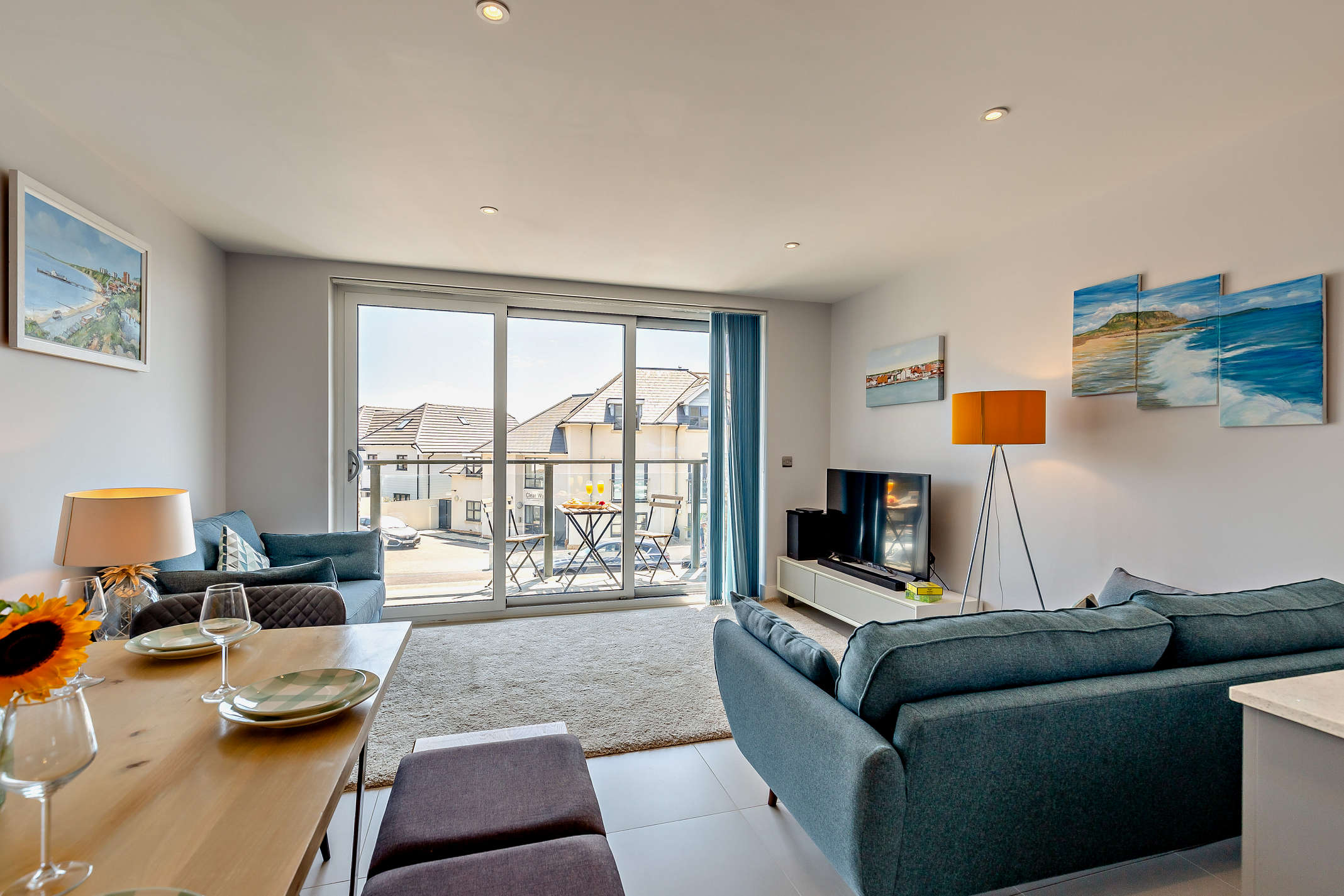 Ocean View Beach Apartment with Balcony & Parking in Warren Edge Close 7 BH6 4AY - Property image 4 - VivreStays