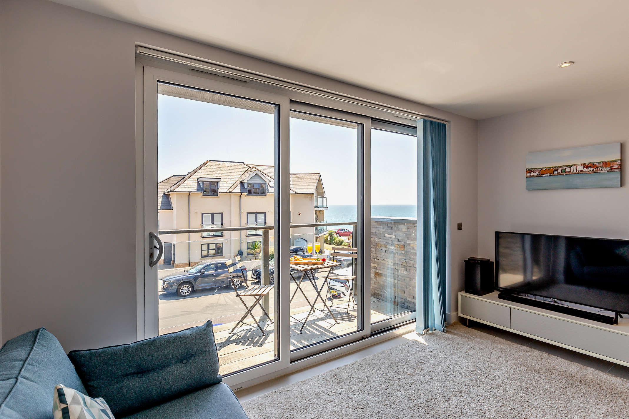 Ocean View Beach Apartment with Balcony & Parking in Warren Edge Close 7 BH6 4AY - Property image 19 - VivreStays