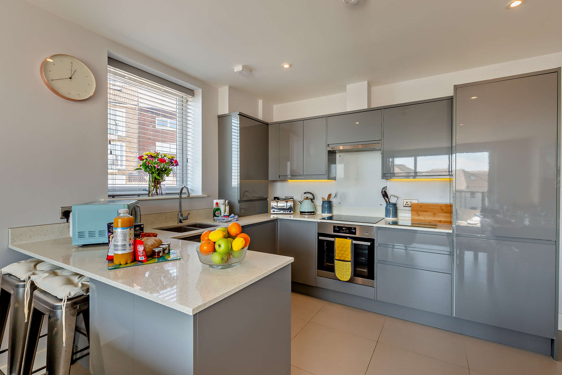 Ocean View Beach Apartment with Balcony & Parking in Warren Edge Close 7 BH6 4AY - Property image 3 - VivreStays
