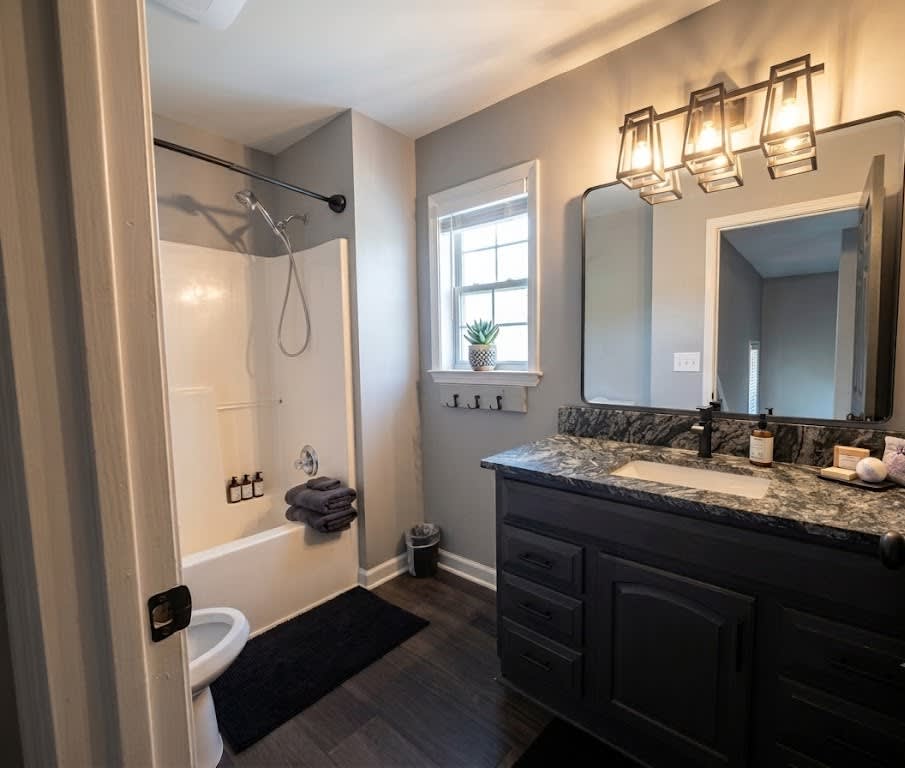 Bathroom 2 (Upstairs)