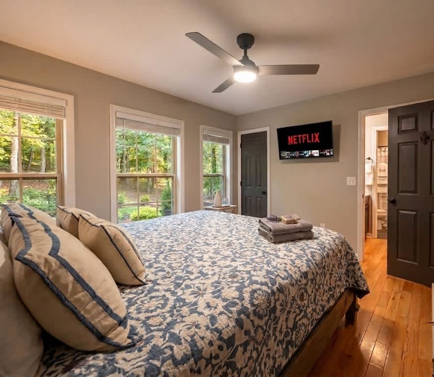 Bedroom 1 (Main Floor)