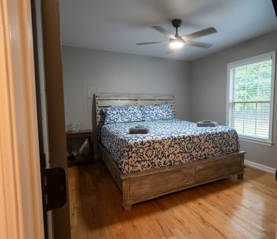 Bedroom 1 (Main Floor)