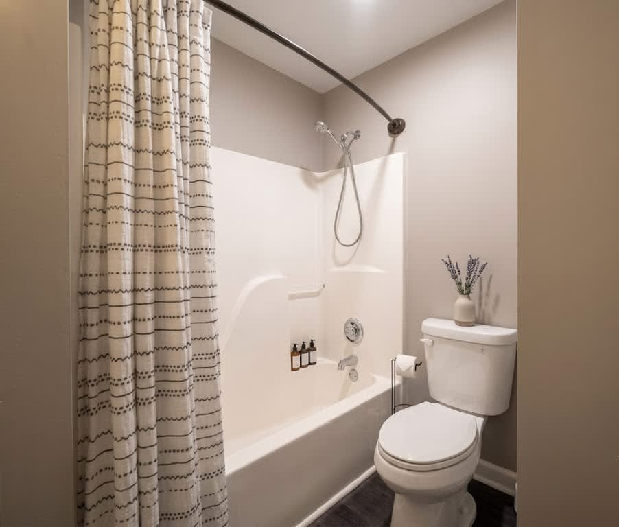 Bathroom 1 (Main Floor)