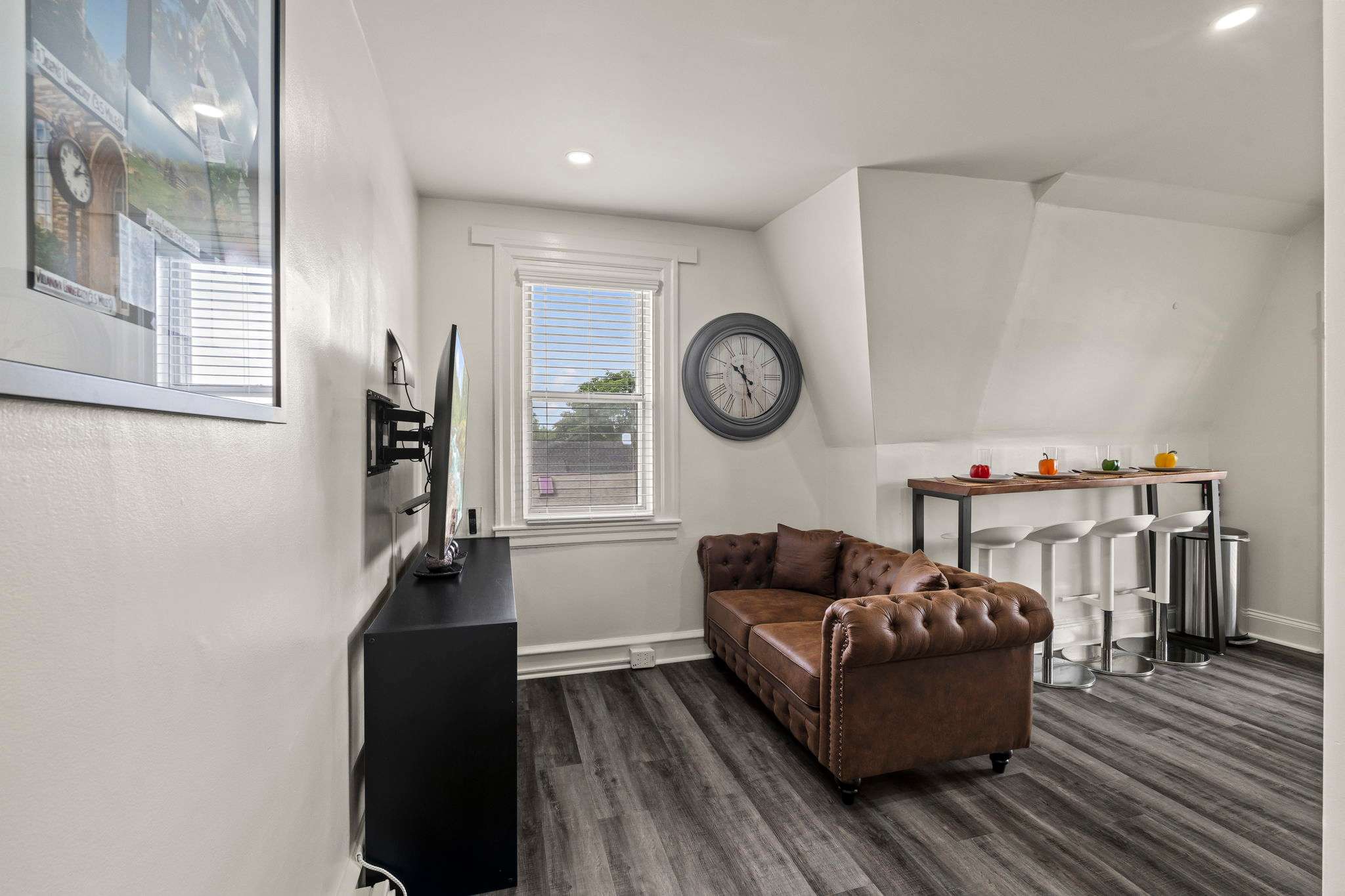 2BDR Penthouse | Downtown Ardmore | Deck | Parking