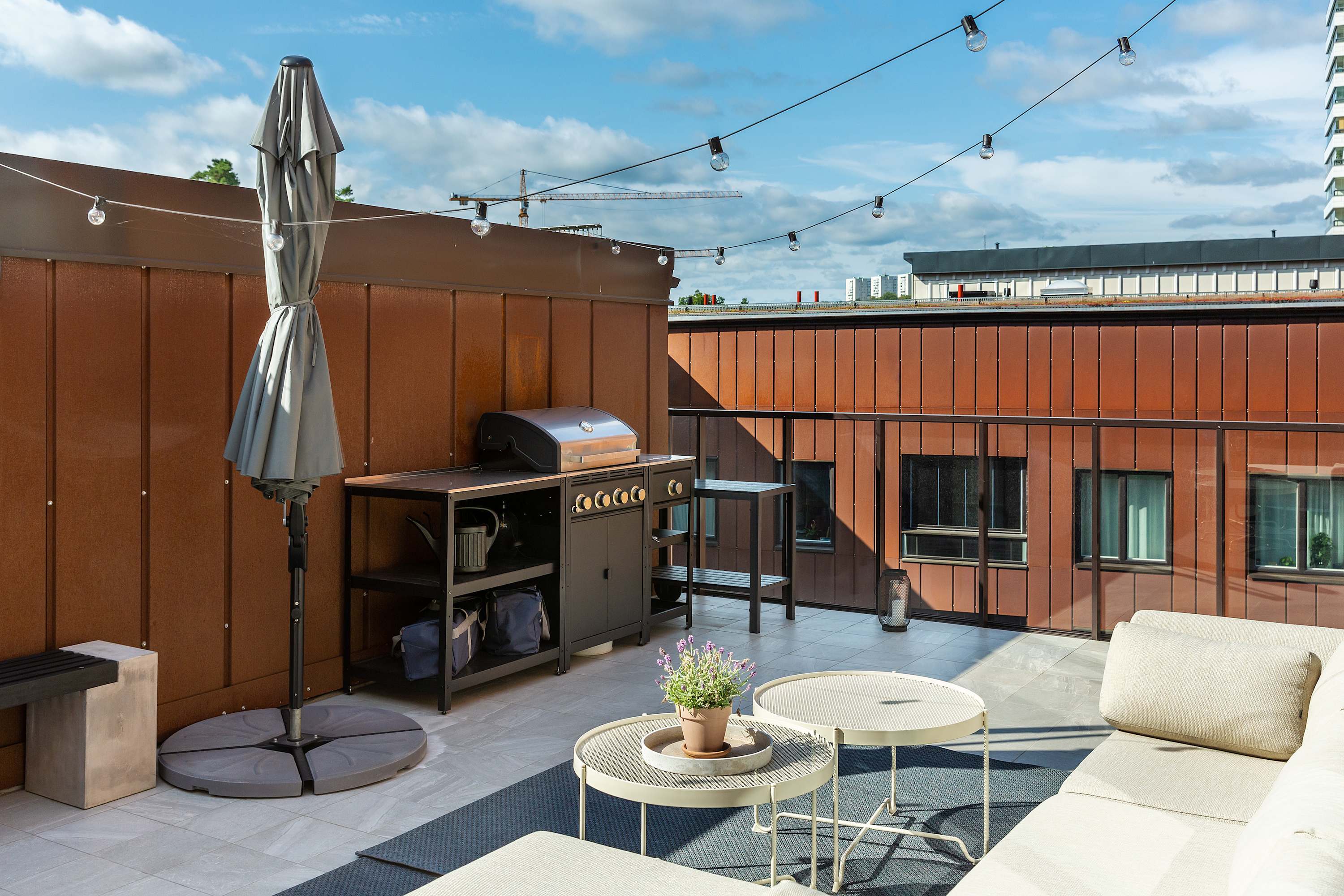 Penthouse Retreat, Terrace, Sauna & City Living
