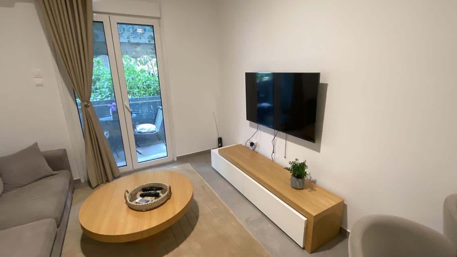 Modern 1BR in Koukaki | Balcony & Desk