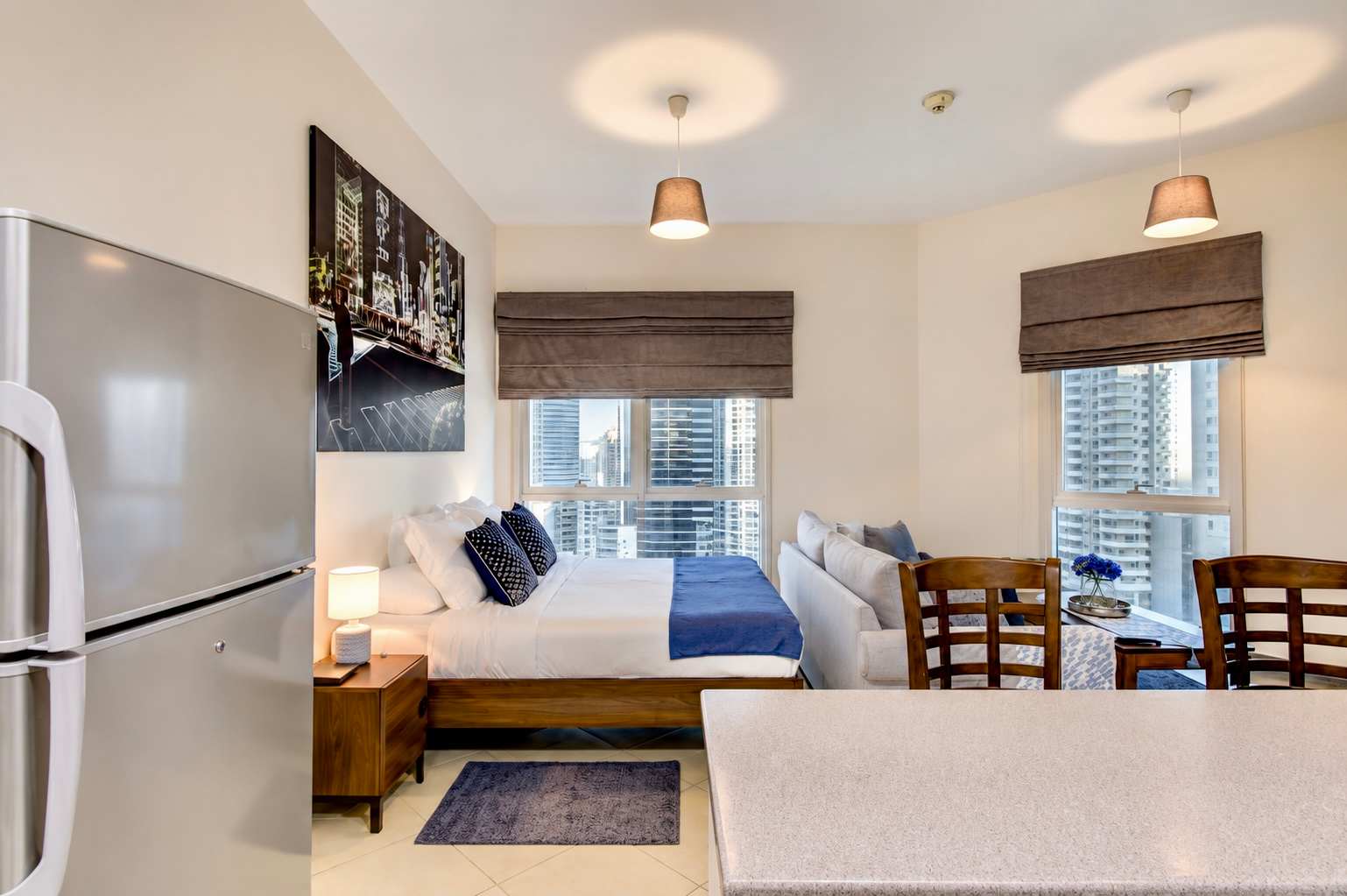 Dubai Studio: City Views, Pool & Gym Access - Image 7