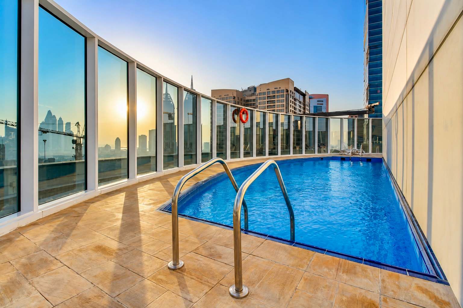 Dubai Studio: City Views, Pool & Gym Access - Image 17
