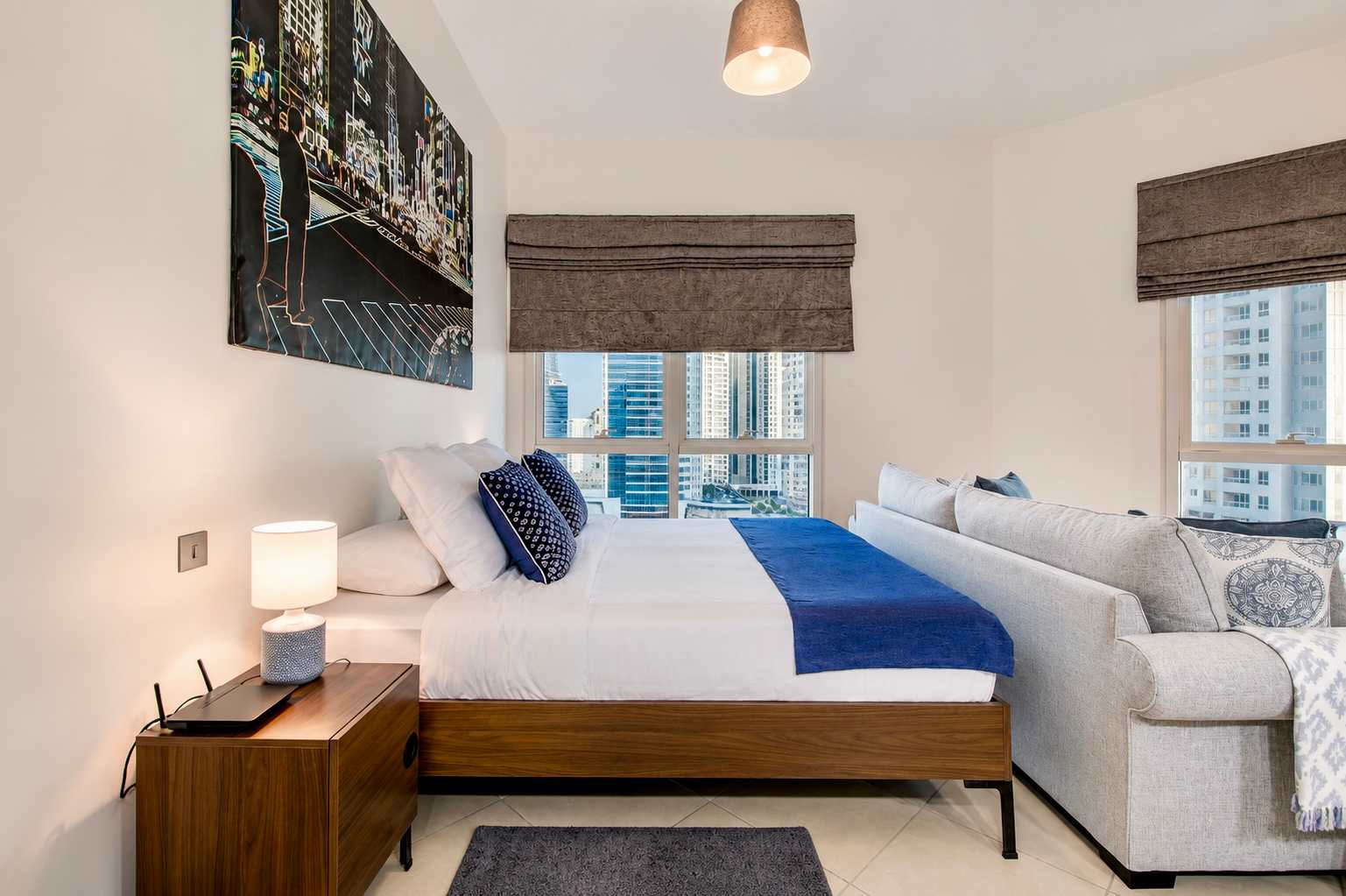 Dubai Studio: City Views, Pool & Gym Access - Image 3