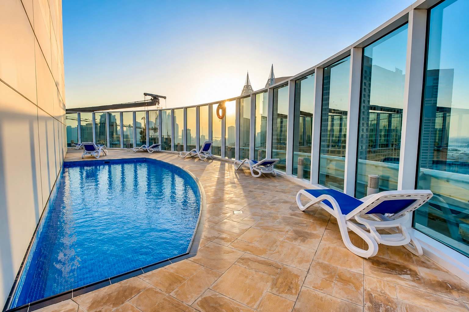 Dubai Studio: City Views, Pool & Gym Access - Image 16