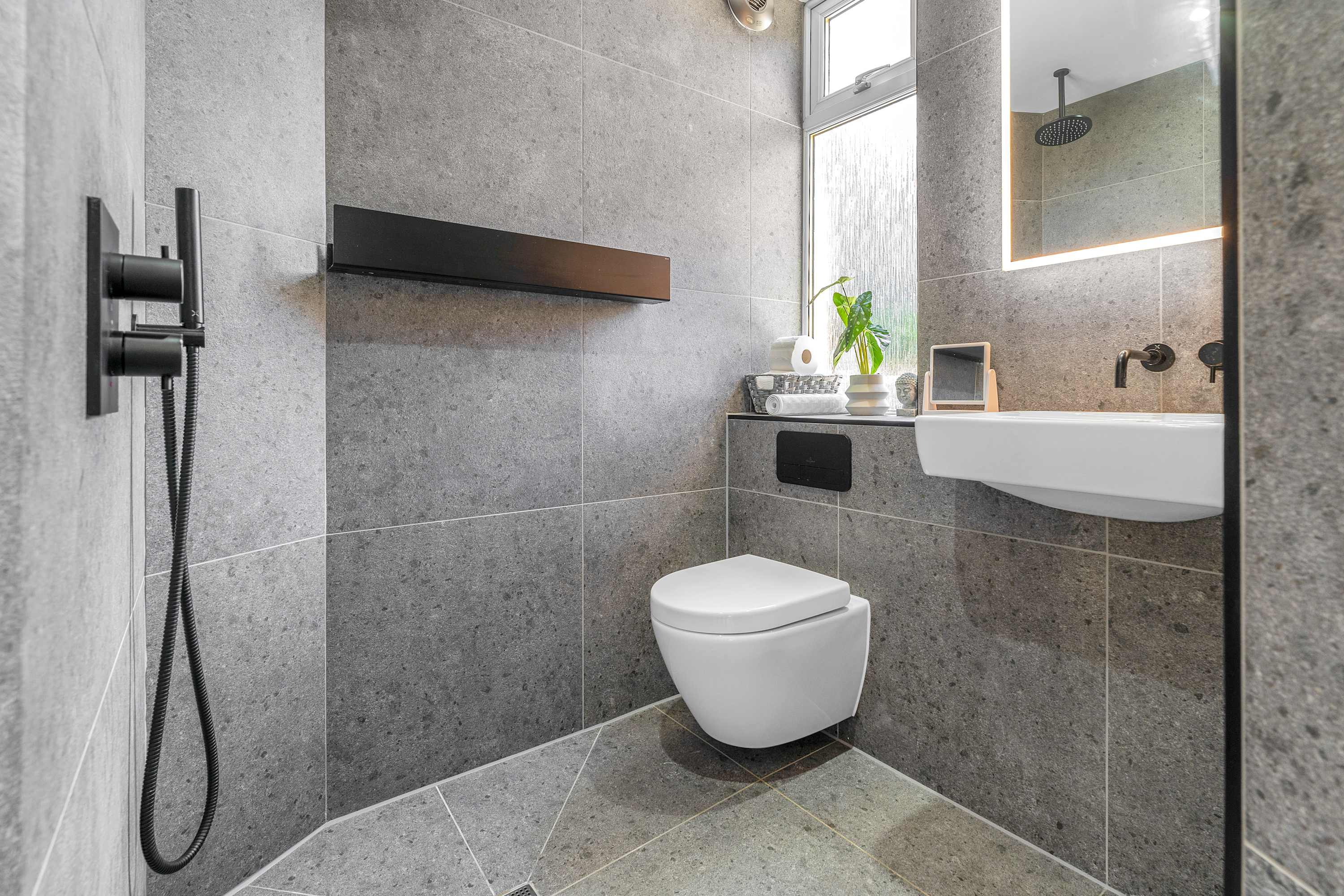 Private Patio & BBQ Walk to Tram Heart of Edinburgh City Centre in McDonald Road 142 EH7 4NL - Property image 22 - VivreStays