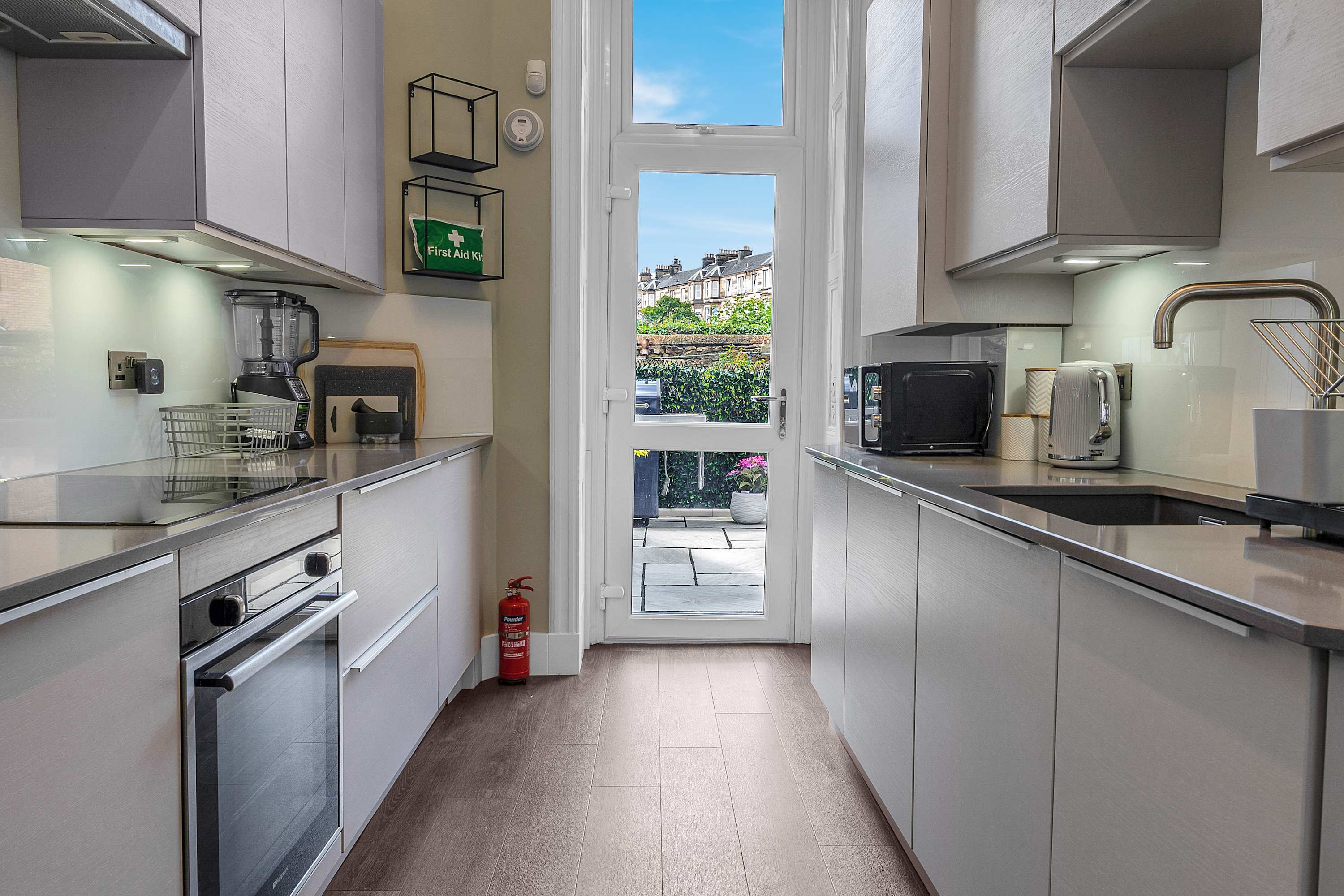 Private Patio & BBQ Walk to Tram Heart of Edinburgh City Centre in McDonald Road 142 EH7 4NL - Property image 7 - VivreStays