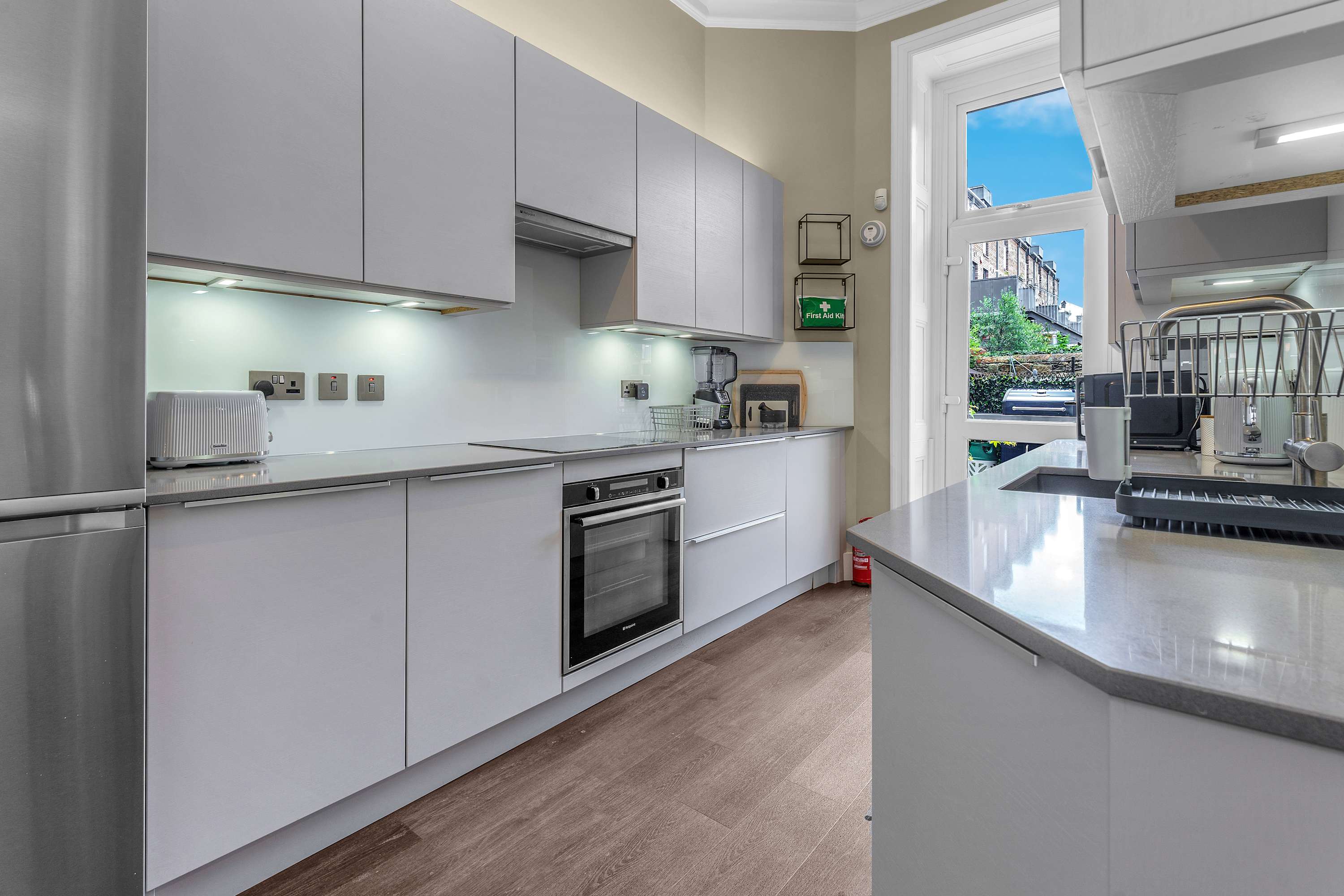 Private Patio & BBQ Walk to Tram Heart of Edinburgh City Centre in McDonald Road 142 EH7 4NL - Property image 8 - VivreStays