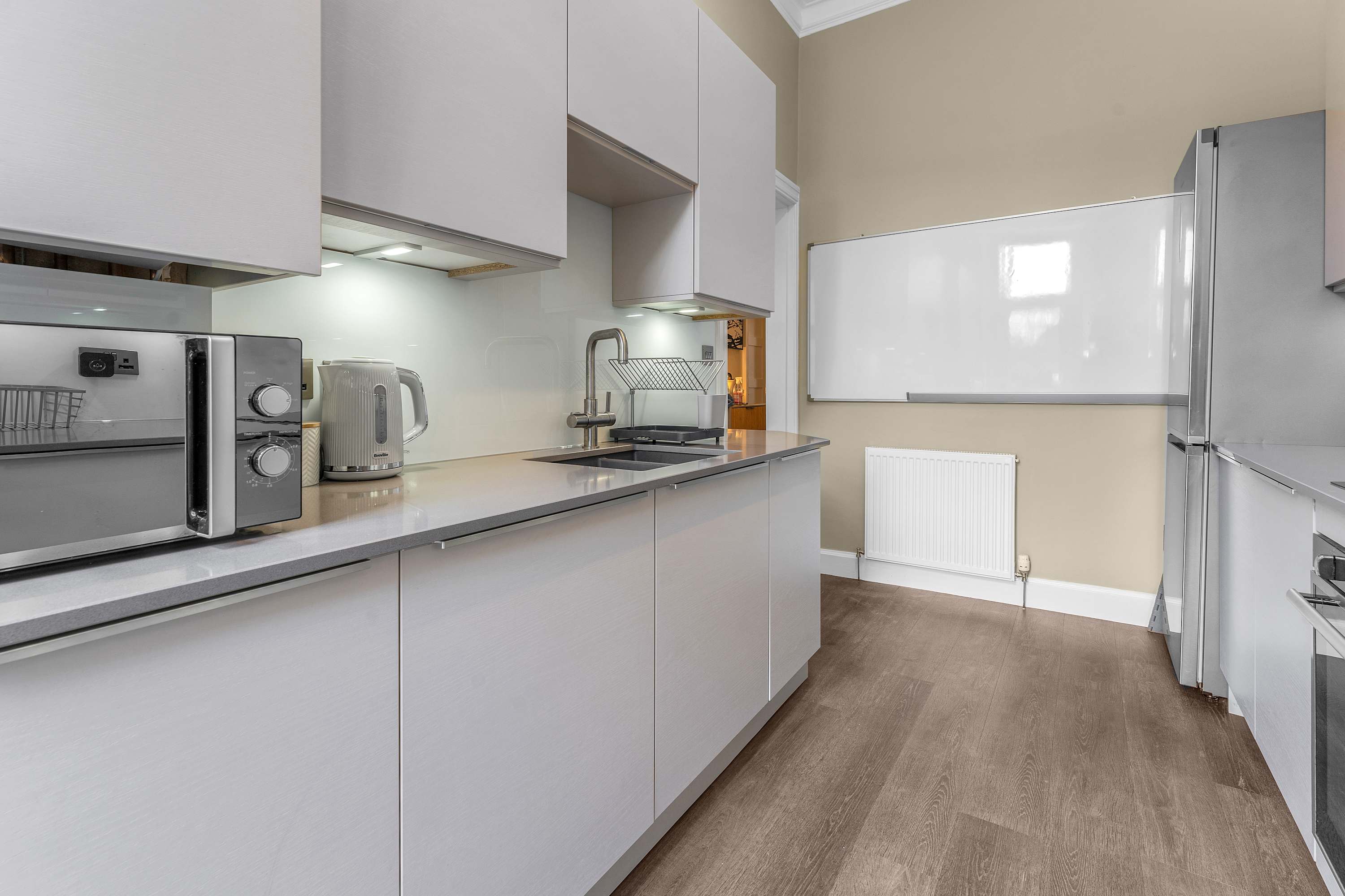 Private Patio & BBQ Walk to Tram Heart of Edinburgh City Centre in McDonald Road 142 EH7 4NL - Property image 15 - VivreStays