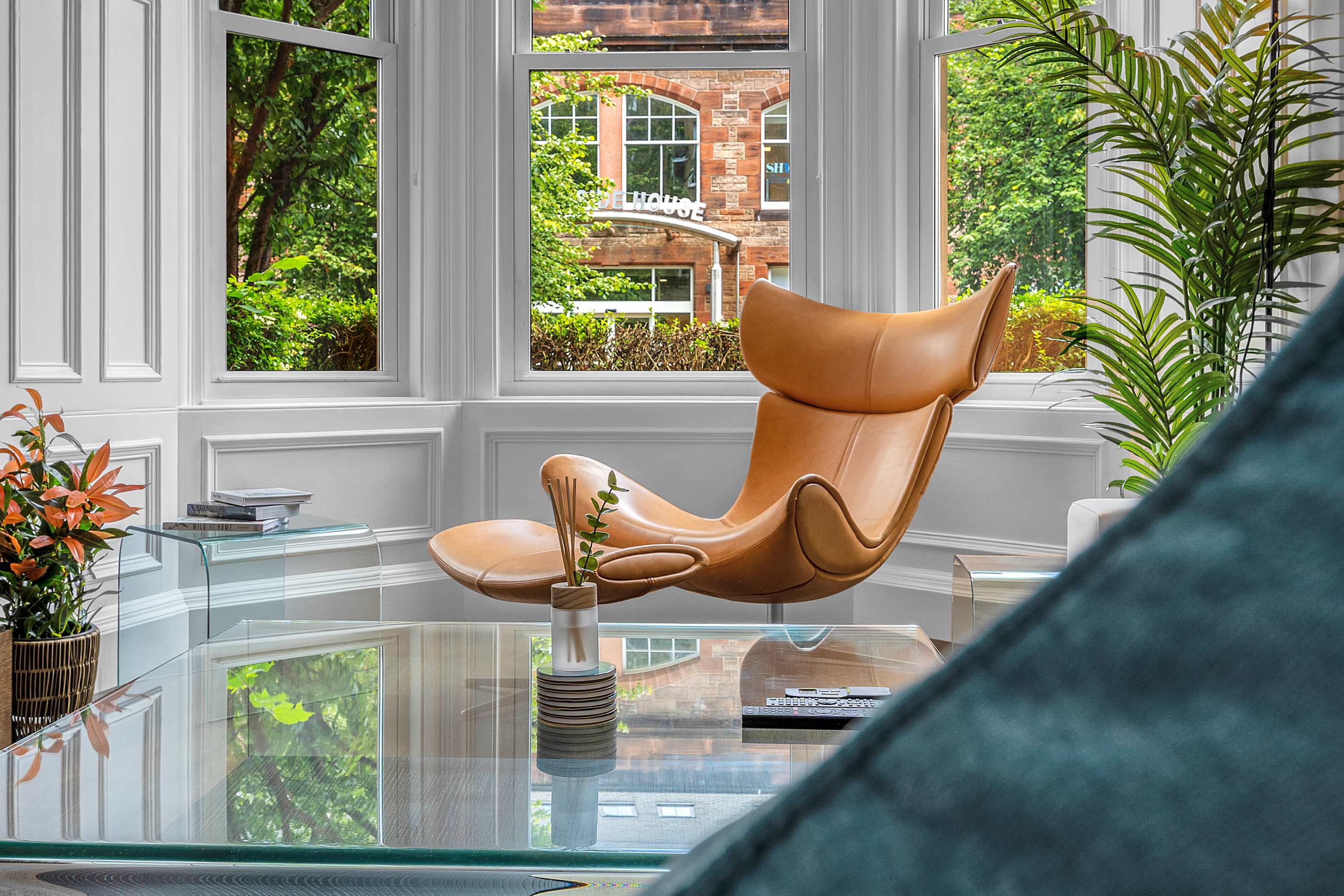 Private Patio & BBQ Walk to Tram Heart of Edinburgh City Centre in McDonald Road 142 EH7 4NL - Property image 4 - VivreStays