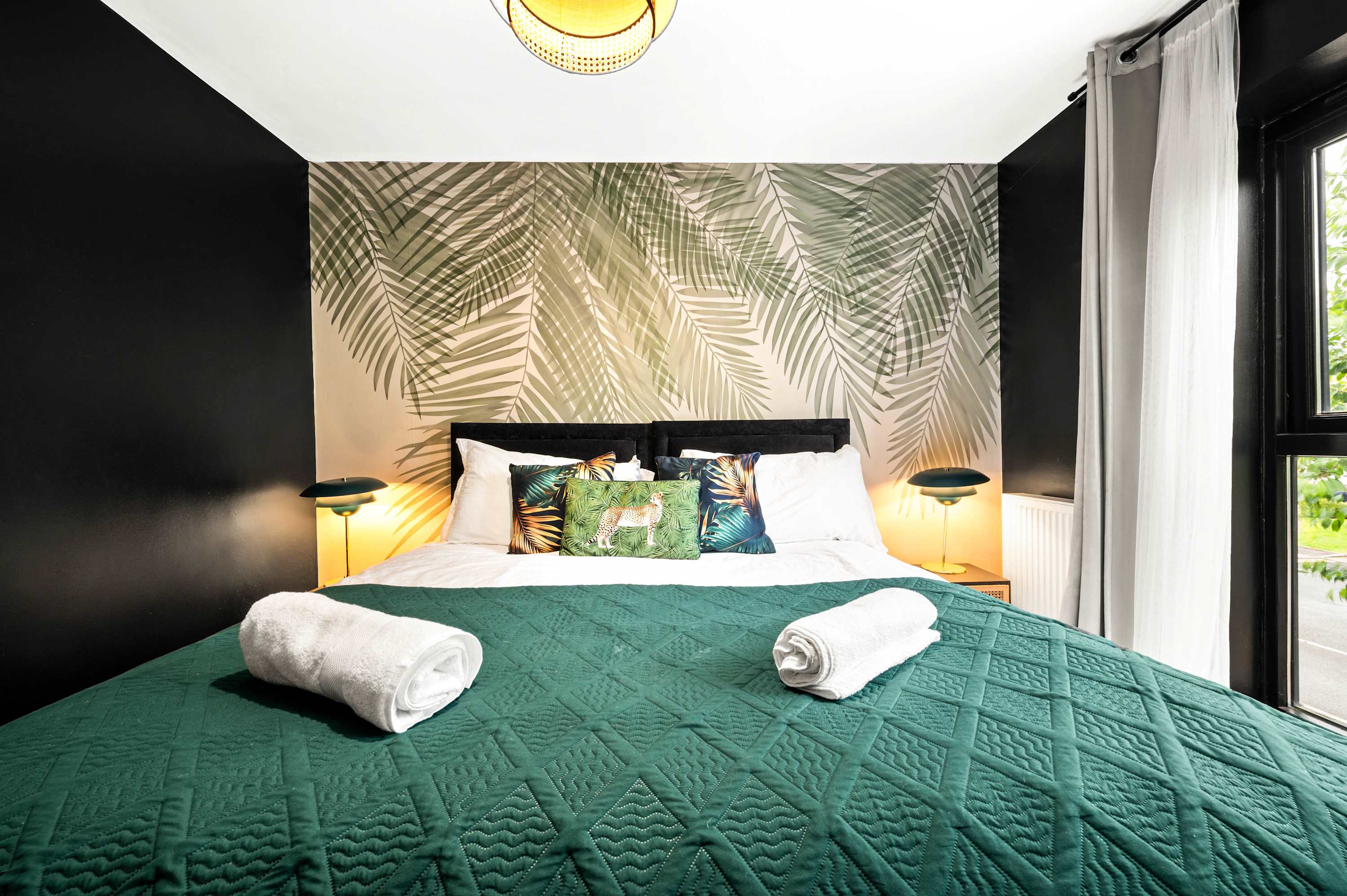 Salford Quays Luxury Safari Retreat – Free Parking in Cooke Place 21 M5 3LJ - Property image 9 - VivreStays