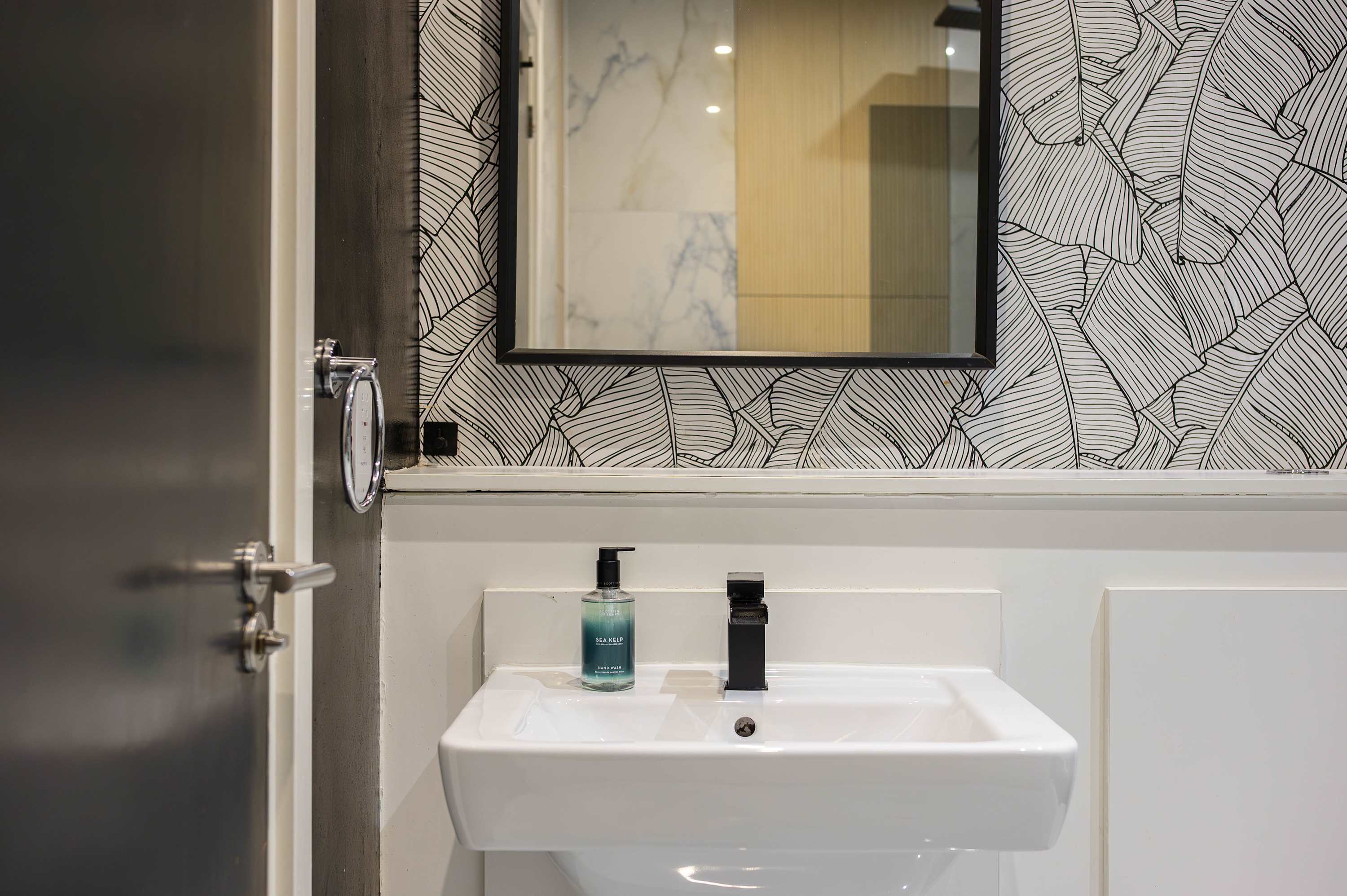 Salford Quays Luxury Safari Retreat – Free Parking in Cooke Place 21 M5 3LJ - Property image 44 - VivreStays