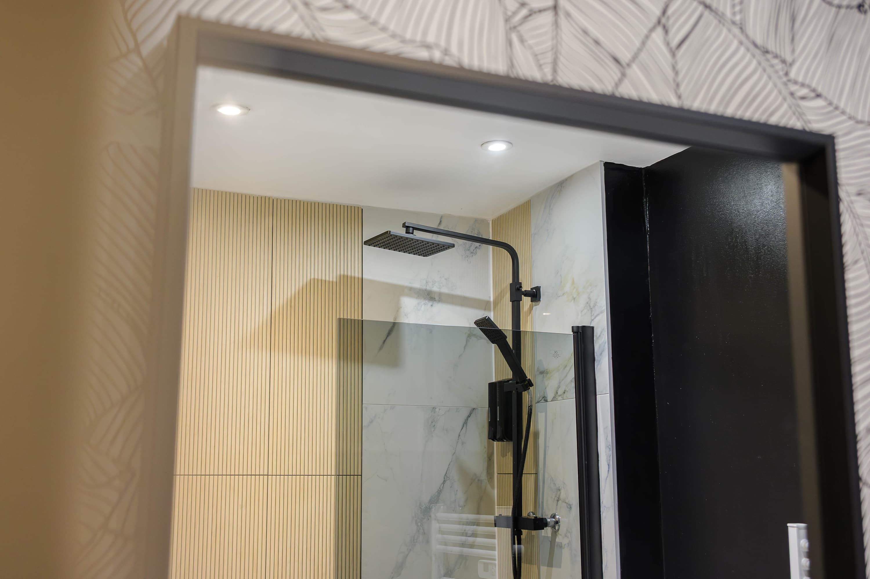 Salford Quays Luxury Safari Retreat – Free Parking in Cooke Place 21 M5 3LJ - Property image 8 - VivreStays