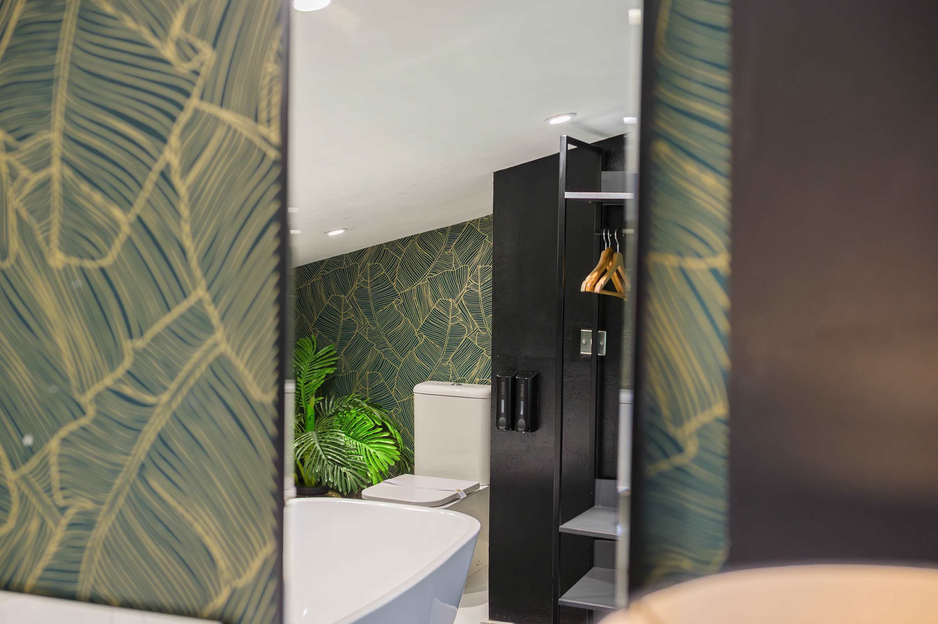 Salford Quays Luxury Safari Retreat – Free Parking in Cooke Place 21 M5 3LJ - Property image 49 - VivreStays