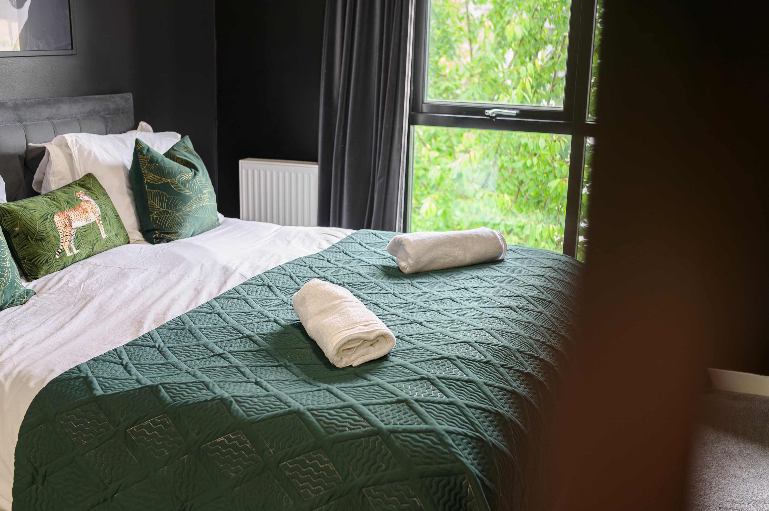 Salford Quays Luxury Safari Retreat – Free Parking in Cooke Place 21 M5 3LJ - Property image 50 - VivreStays