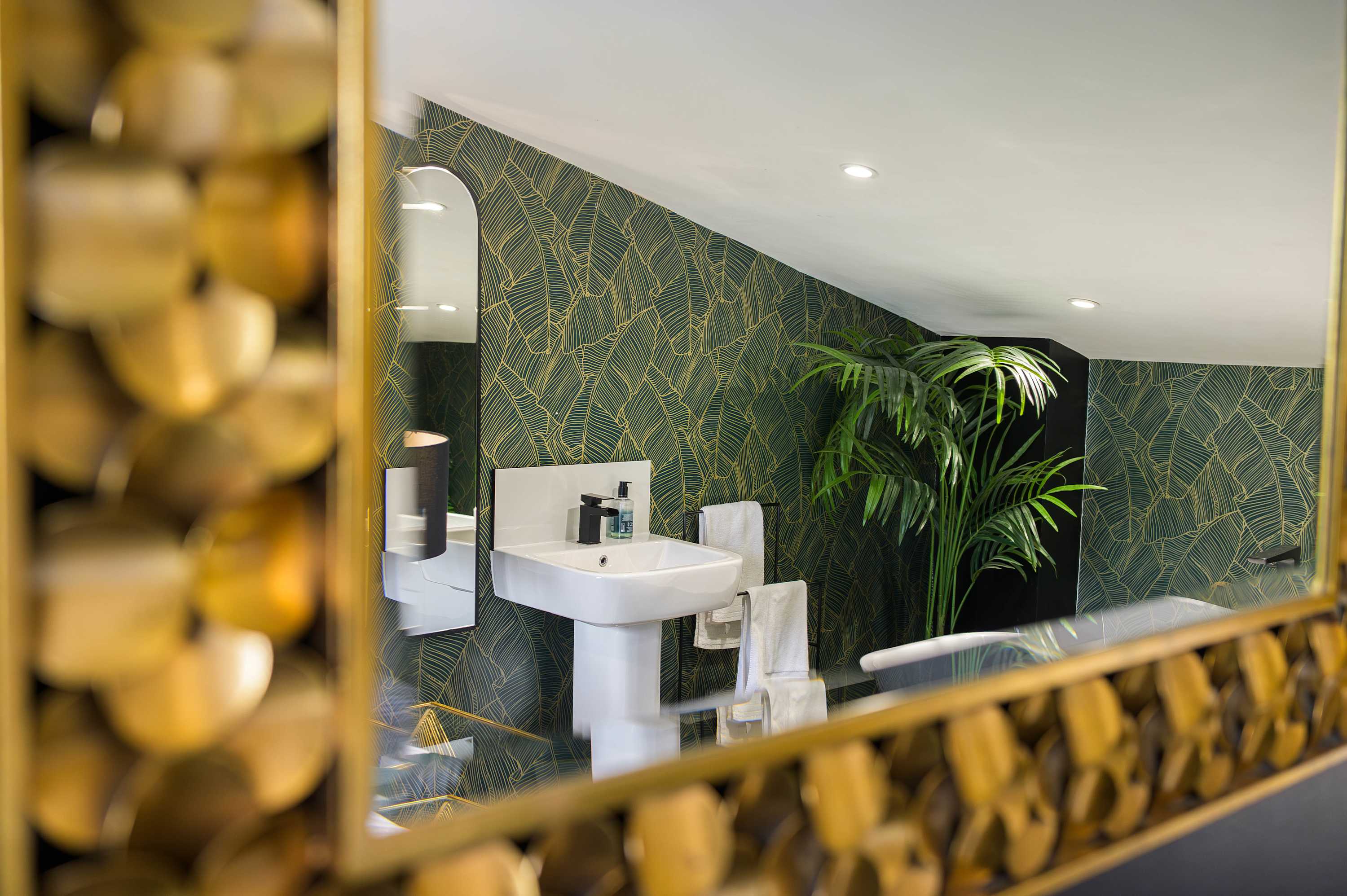 Salford Quays Luxury Safari Retreat – Free Parking in Cooke Place 21 M5 3LJ - Property image 10 - VivreStays