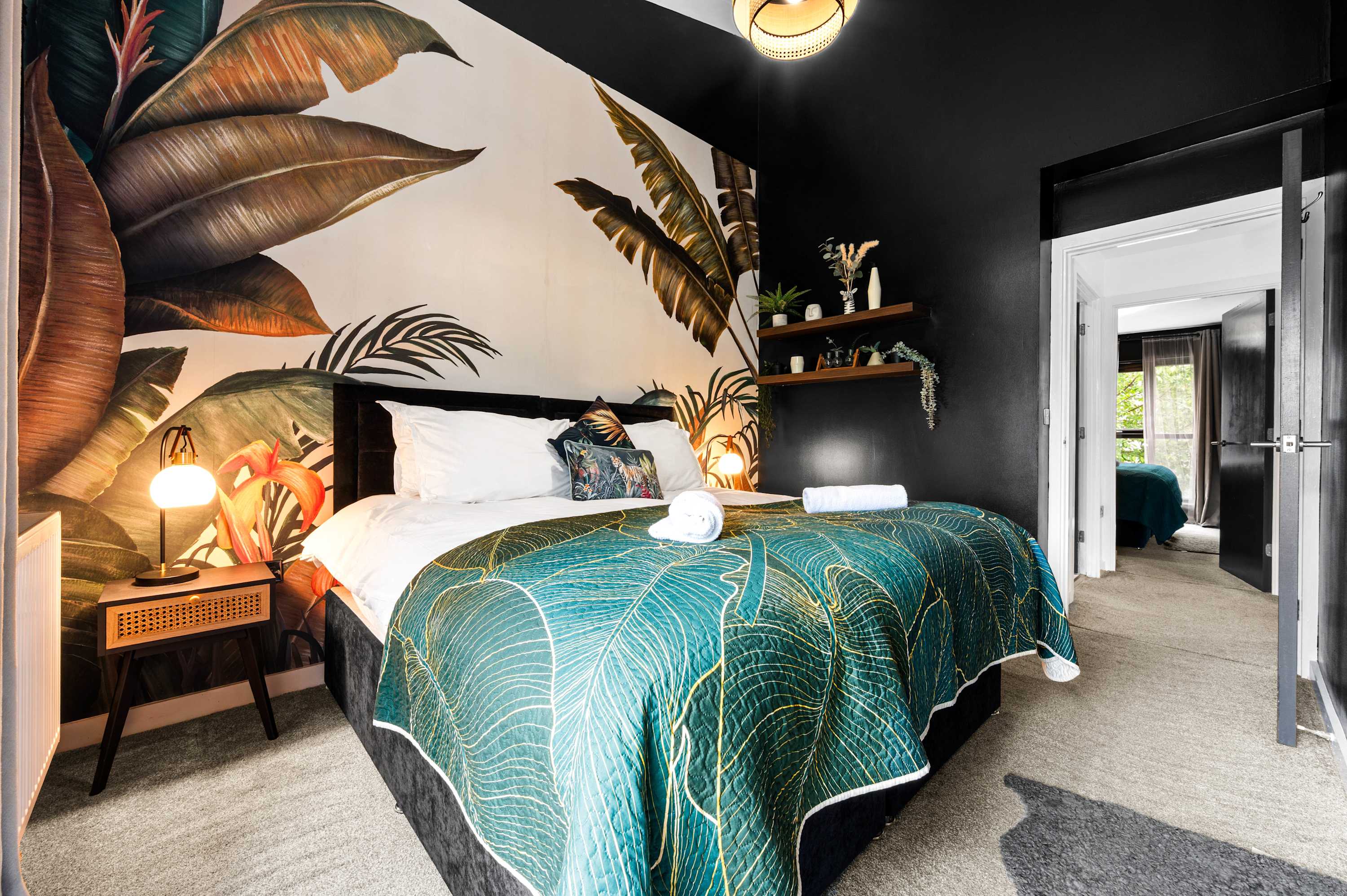 Salford Quays Luxury Safari Retreat – Free Parking in Cooke Place 21 M5 3LJ - Property image 5 - VivreStays