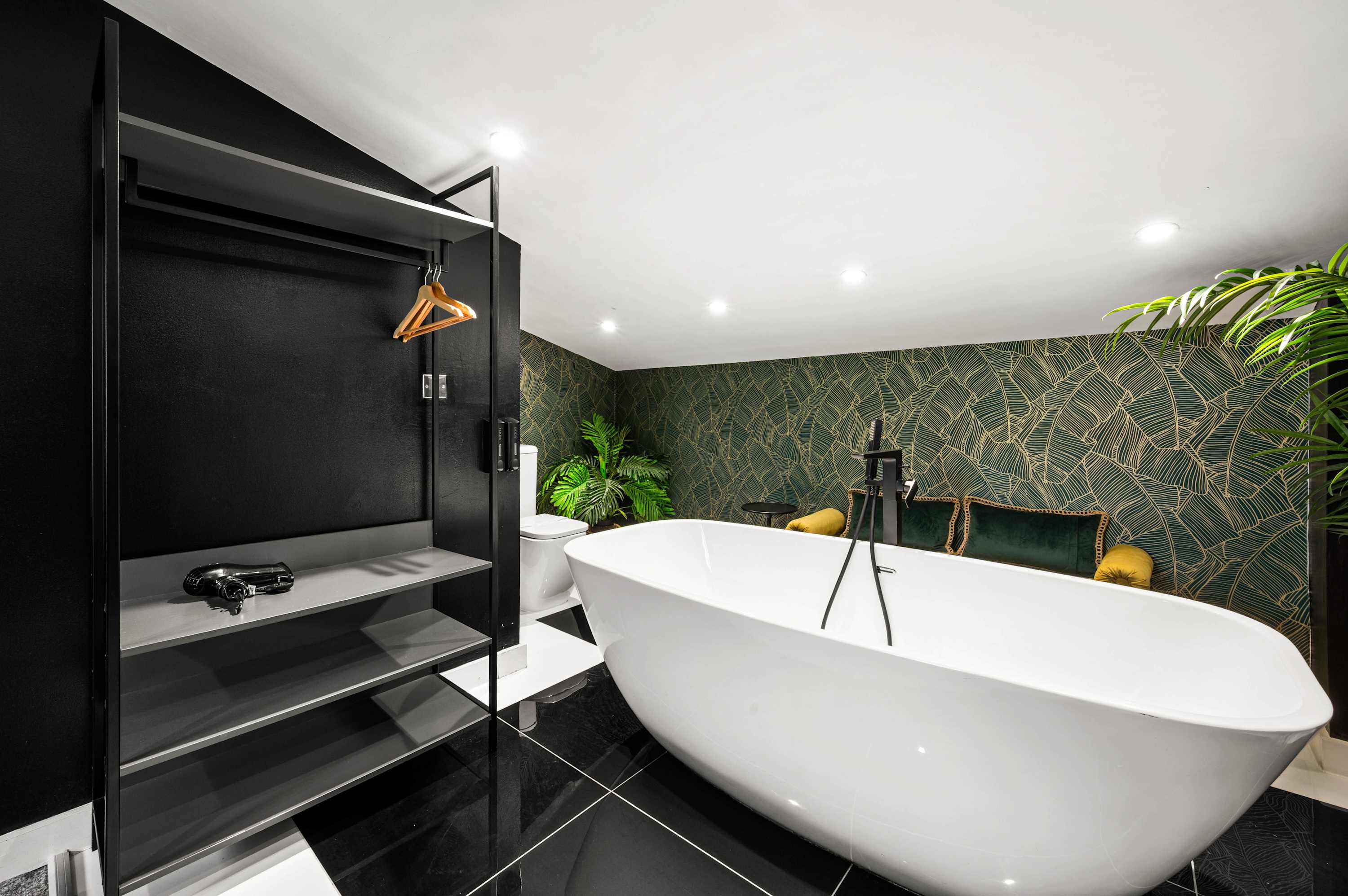 Salford Quays Luxury Safari Retreat – Free Parking in Cooke Place 21 M5 3LJ - Property image 4 - VivreStays