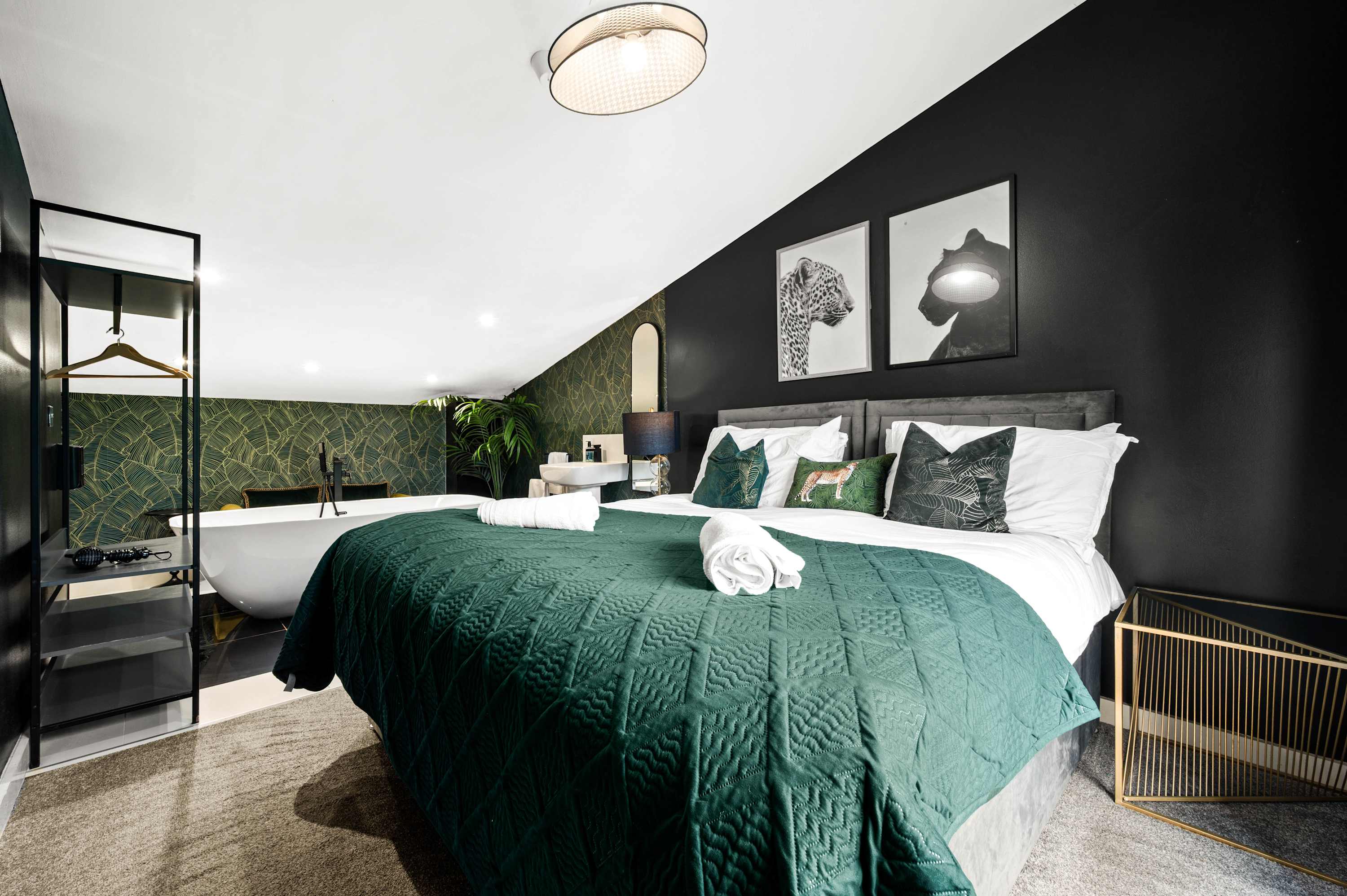 Salford Quays Luxury Safari Retreat – Free Parking in Cooke Place 21 M5 3LJ - Property image 6 - VivreStays