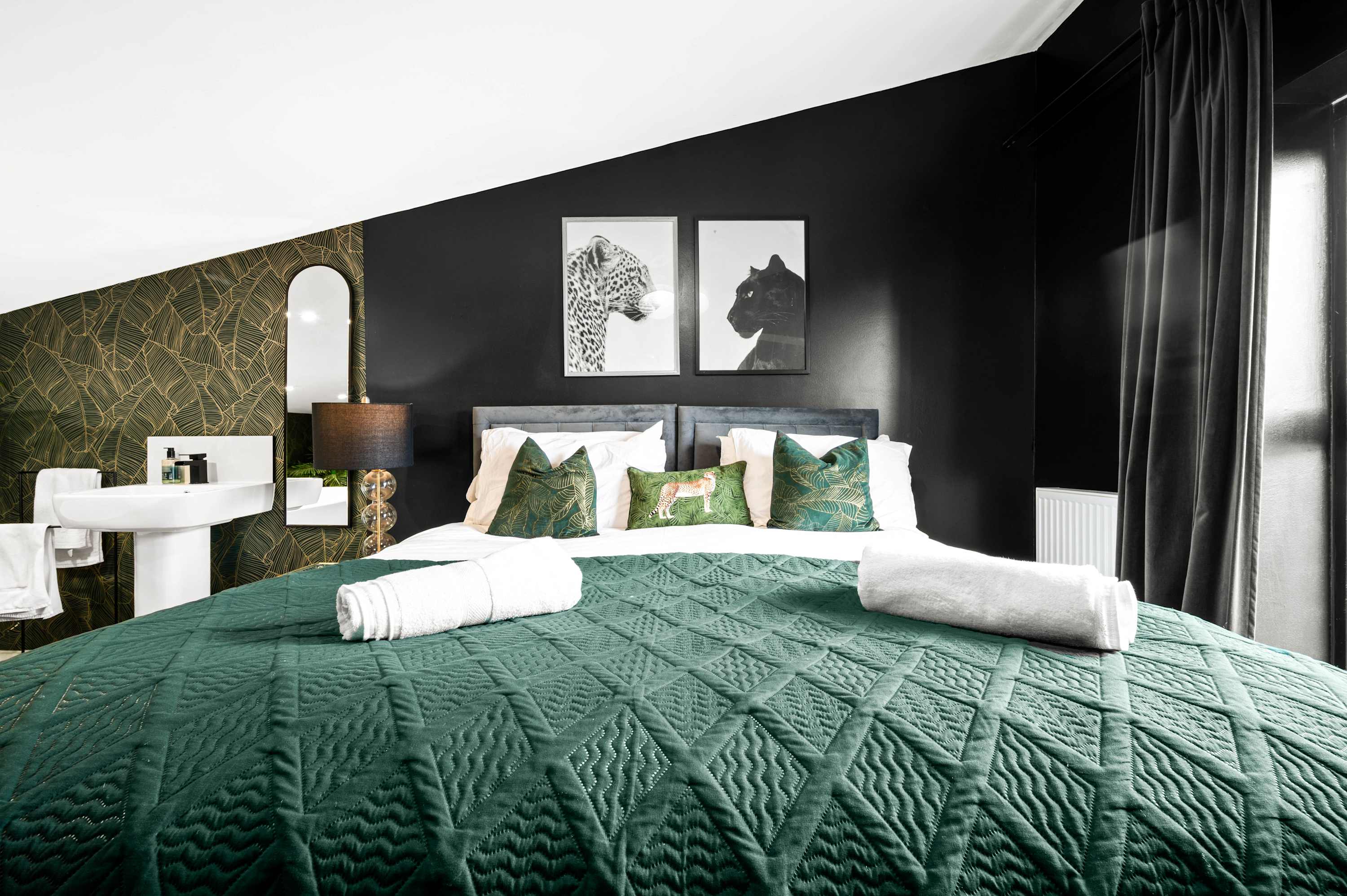 Salford Quays Luxury Safari Retreat – Free Parking in Cooke Place 21 M5 3LJ - Property image 2 - VivreStays