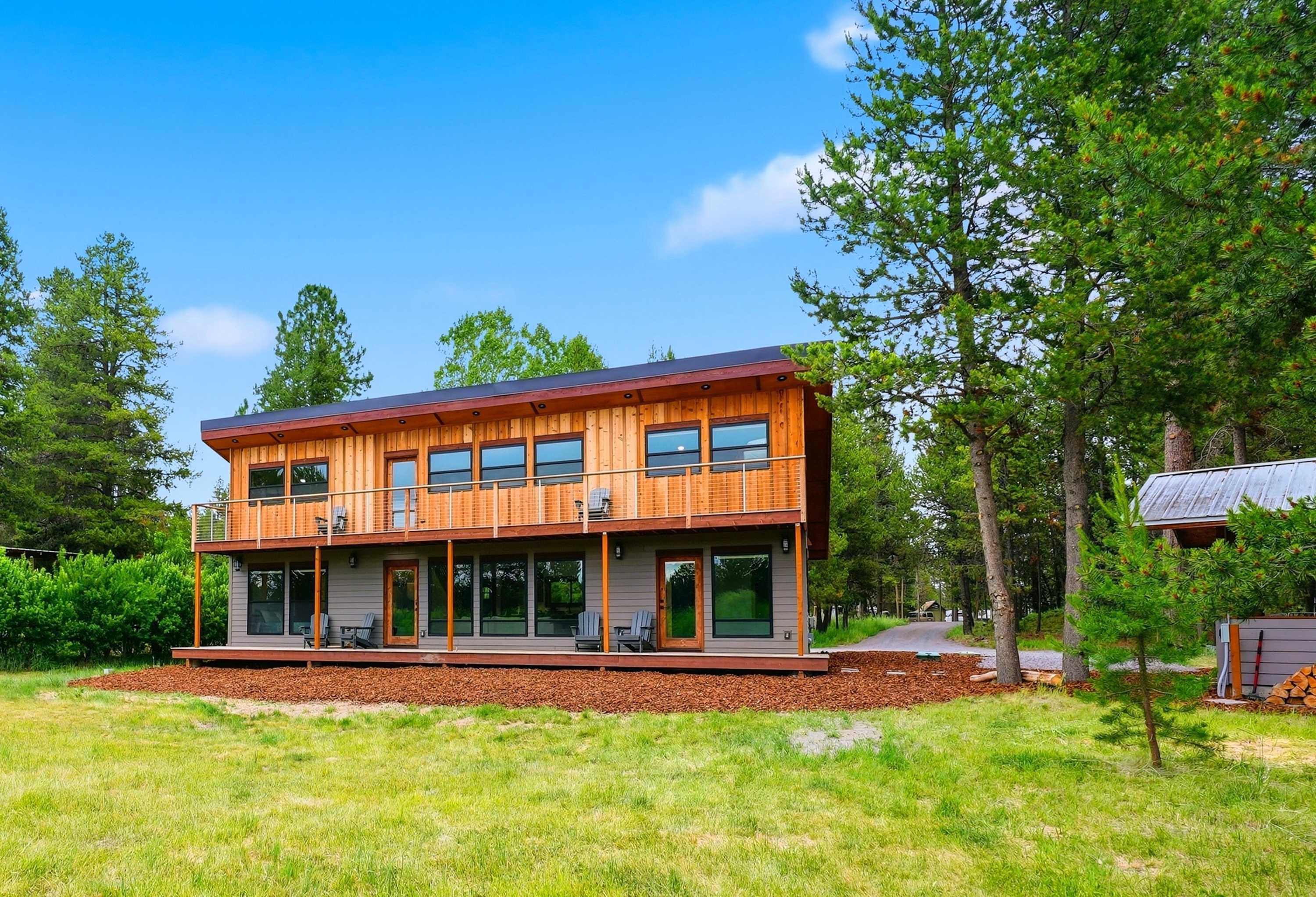 Big Sunsets on Little Deschutes – Your peaceful riverfront escape