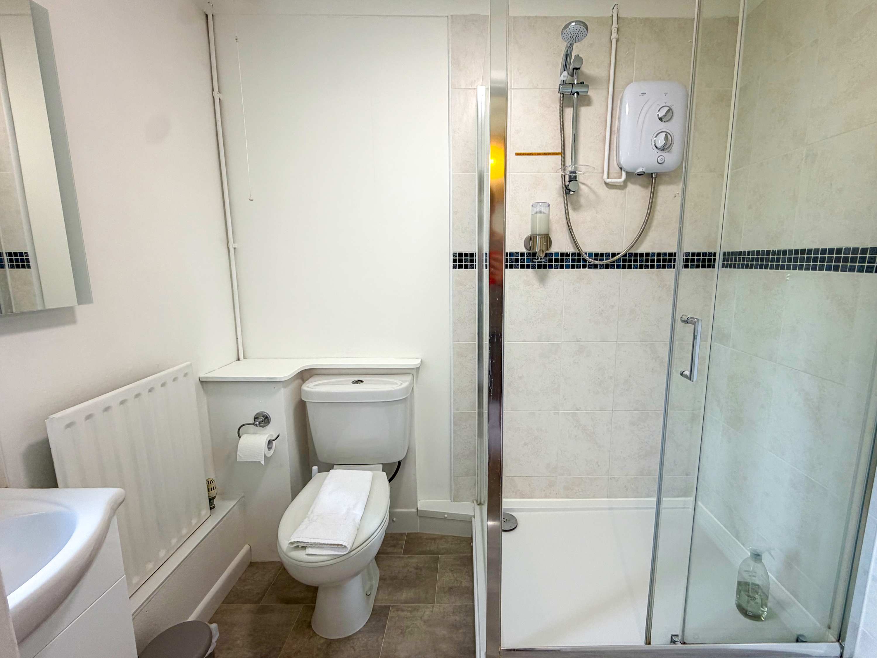 View Millbrook House Apartments 6 - One bedroom ground floor apartment next to Milton Park in High Street OX14 4EL Millbrook House Apartments 6 - One bedroom ground floor apartment next to Milton Park in High Street OX14 4EL - Property image 13 - VivreStays