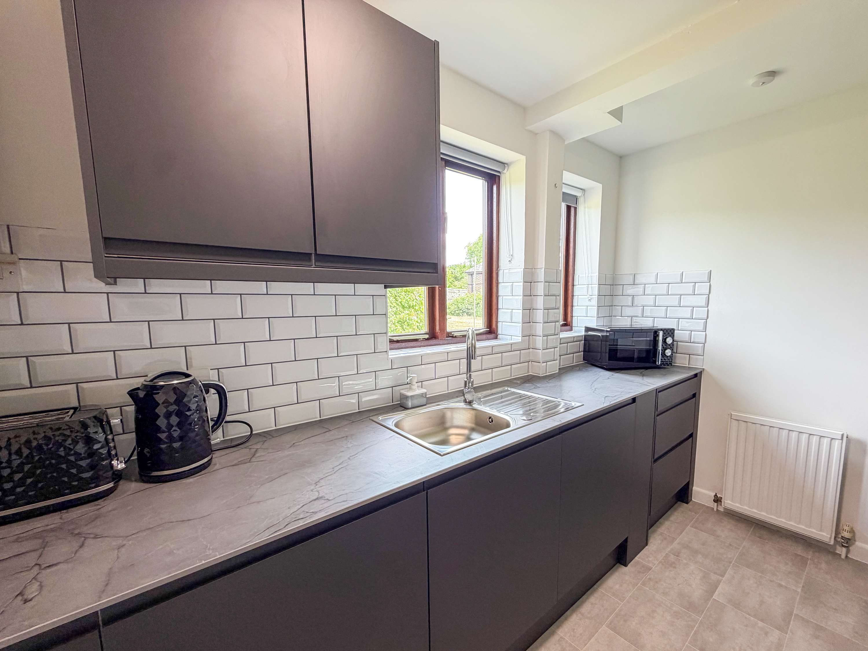 View Millbrook House Apartments 6 - One bedroom ground floor apartment next to Milton Park in High Street OX14 4EL Millbrook House Apartments 6 - One bedroom ground floor apartment next to Milton Park in High Street OX14 4EL - Property image 11 - VivreStays