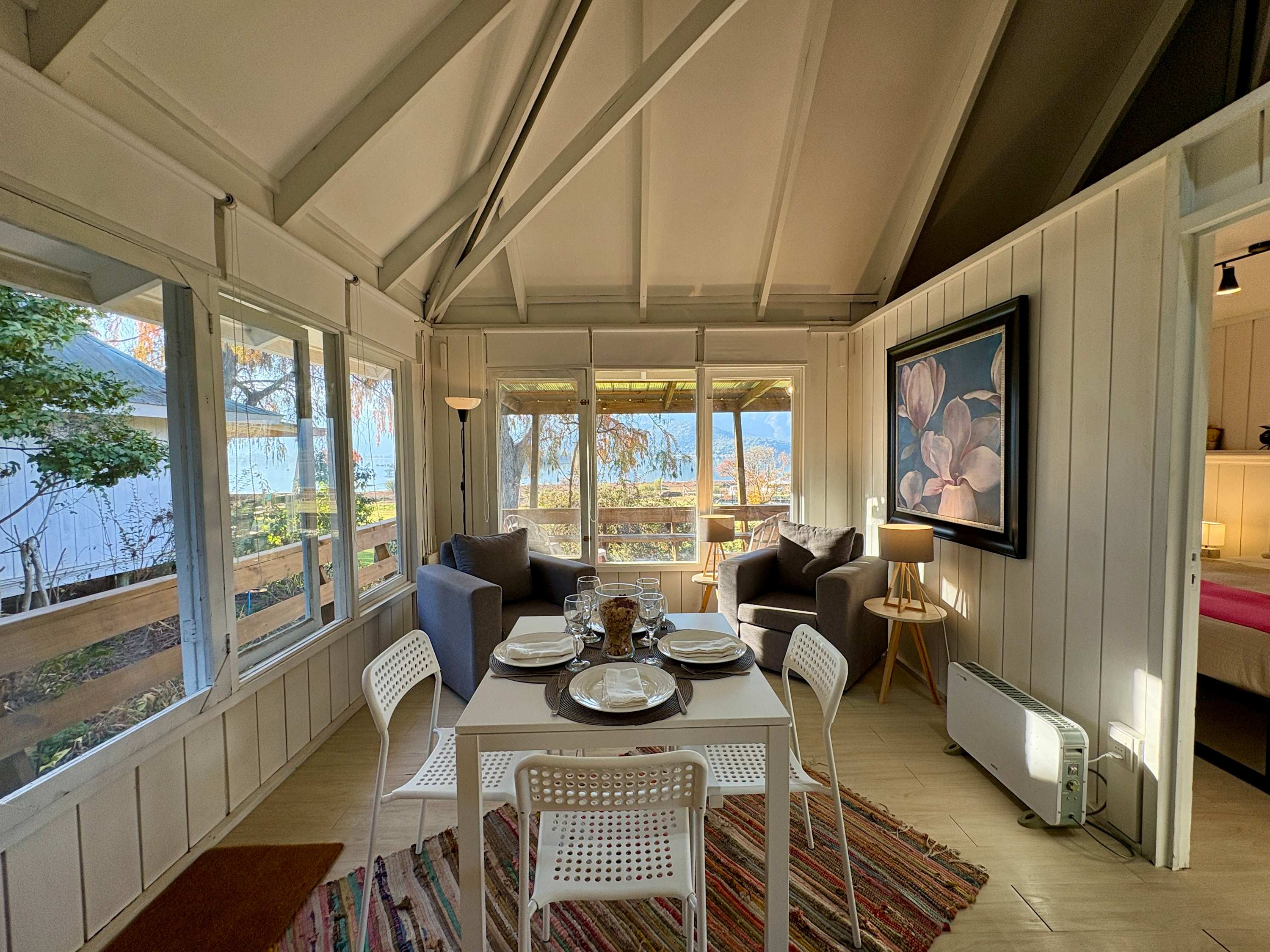 Lakefront Cabin: Pool, Hot Tub, Near Santiago