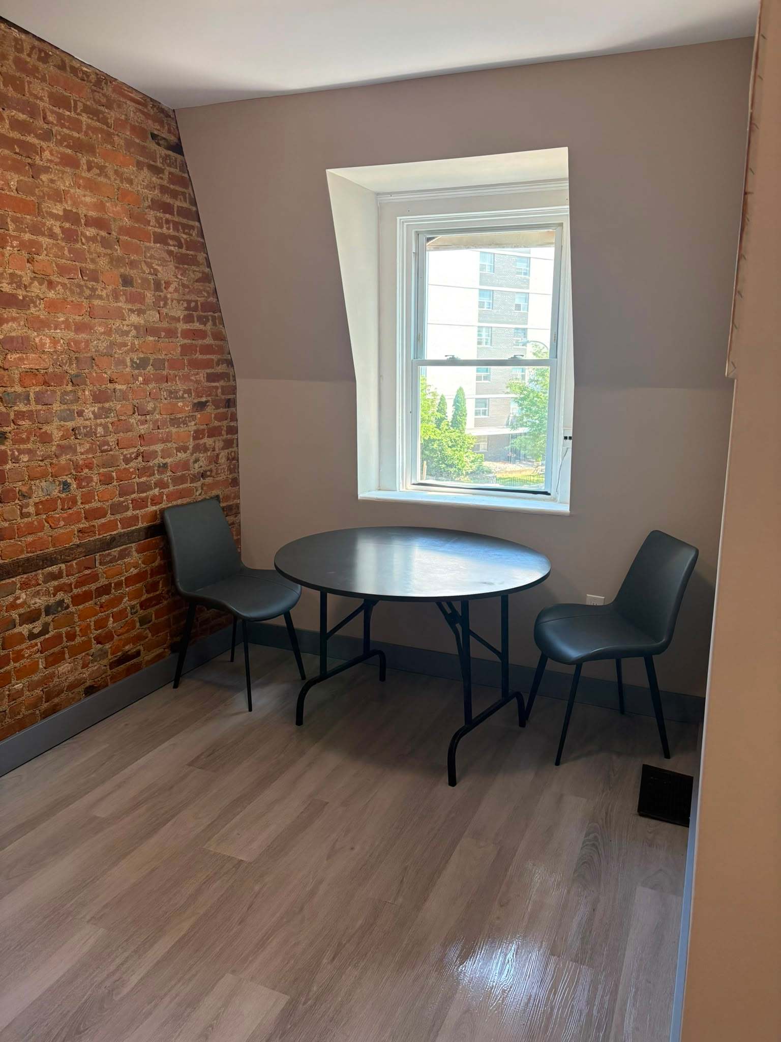 #38.6 St. Catharine's 1-bedroom Hotel-Apartment