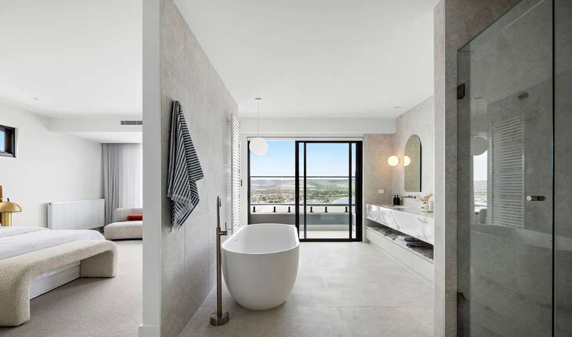 Primary bedroom ensuite