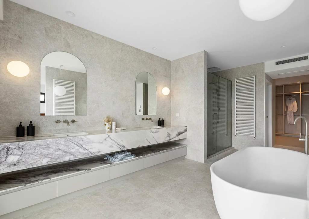 Primary bedroom ensuite