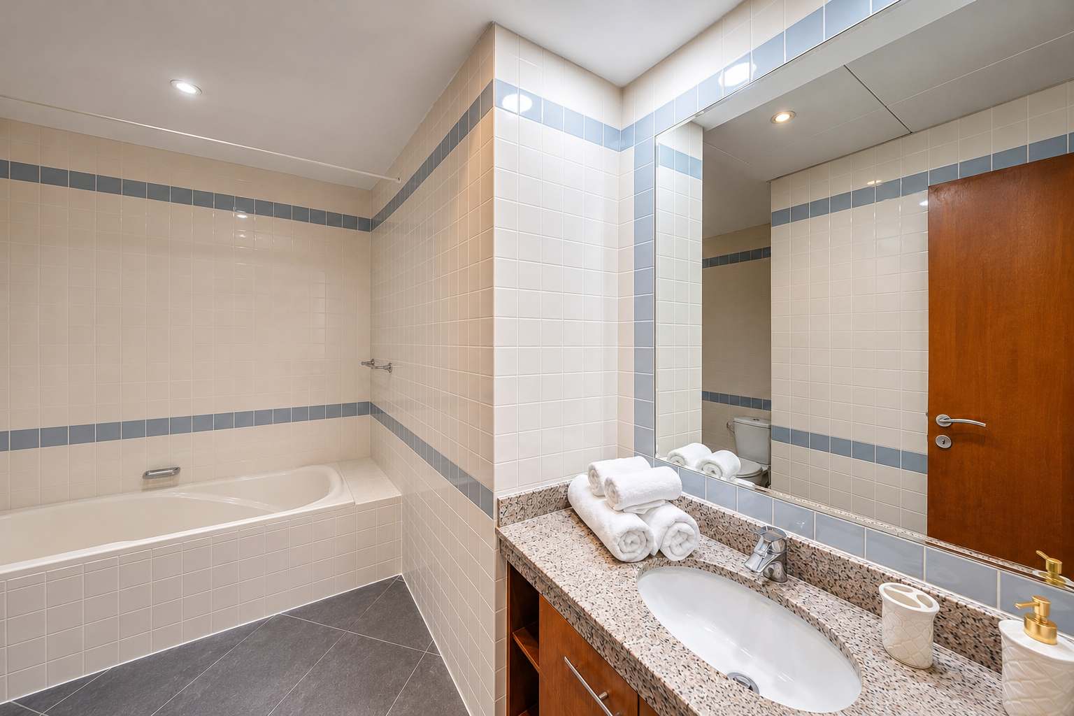Modern Studio at Madison Residency - Image 9